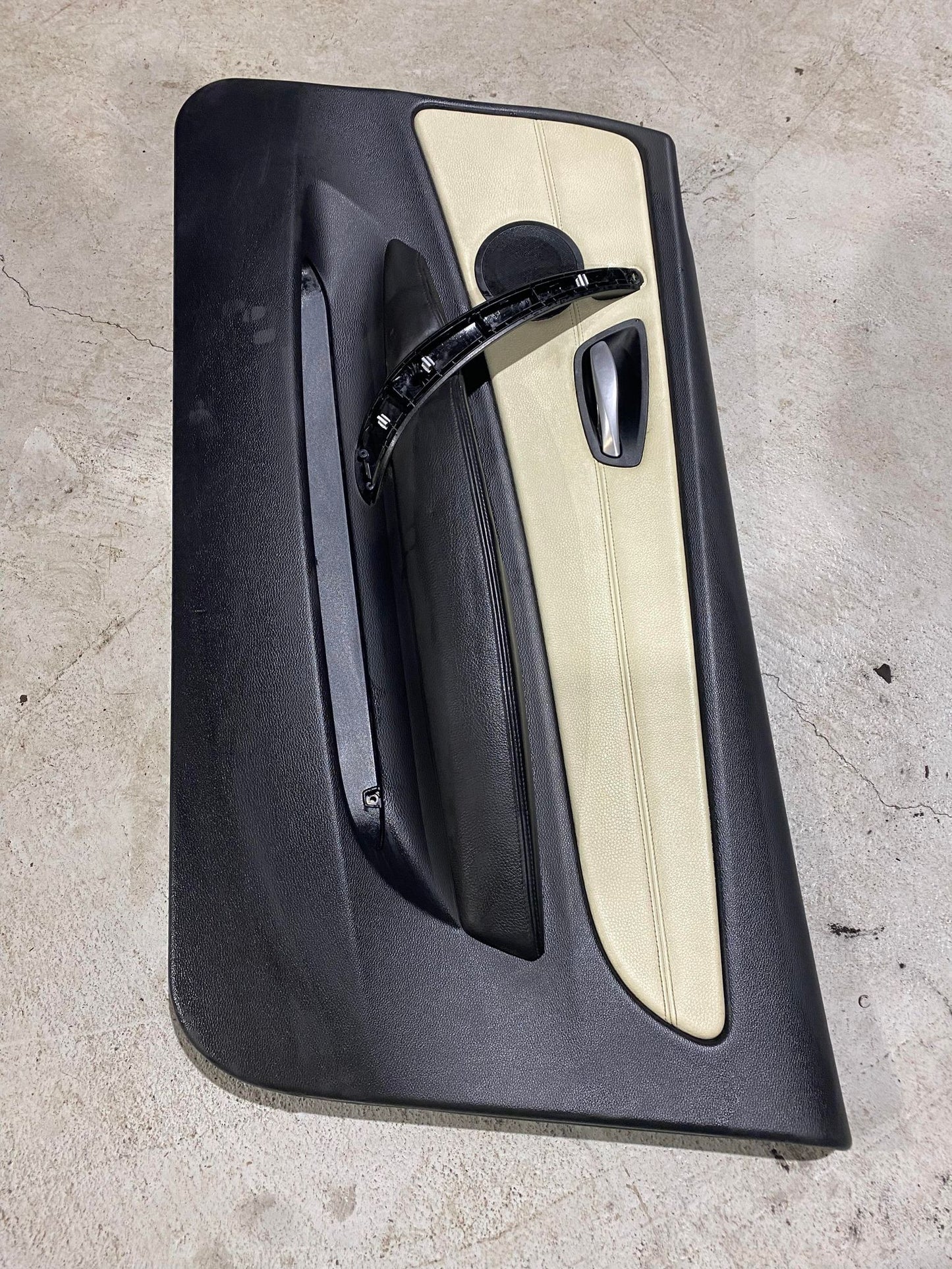 BMW 1 SERIES E82 E88 FRONT RIGHT DRIVERS DOOR CARD