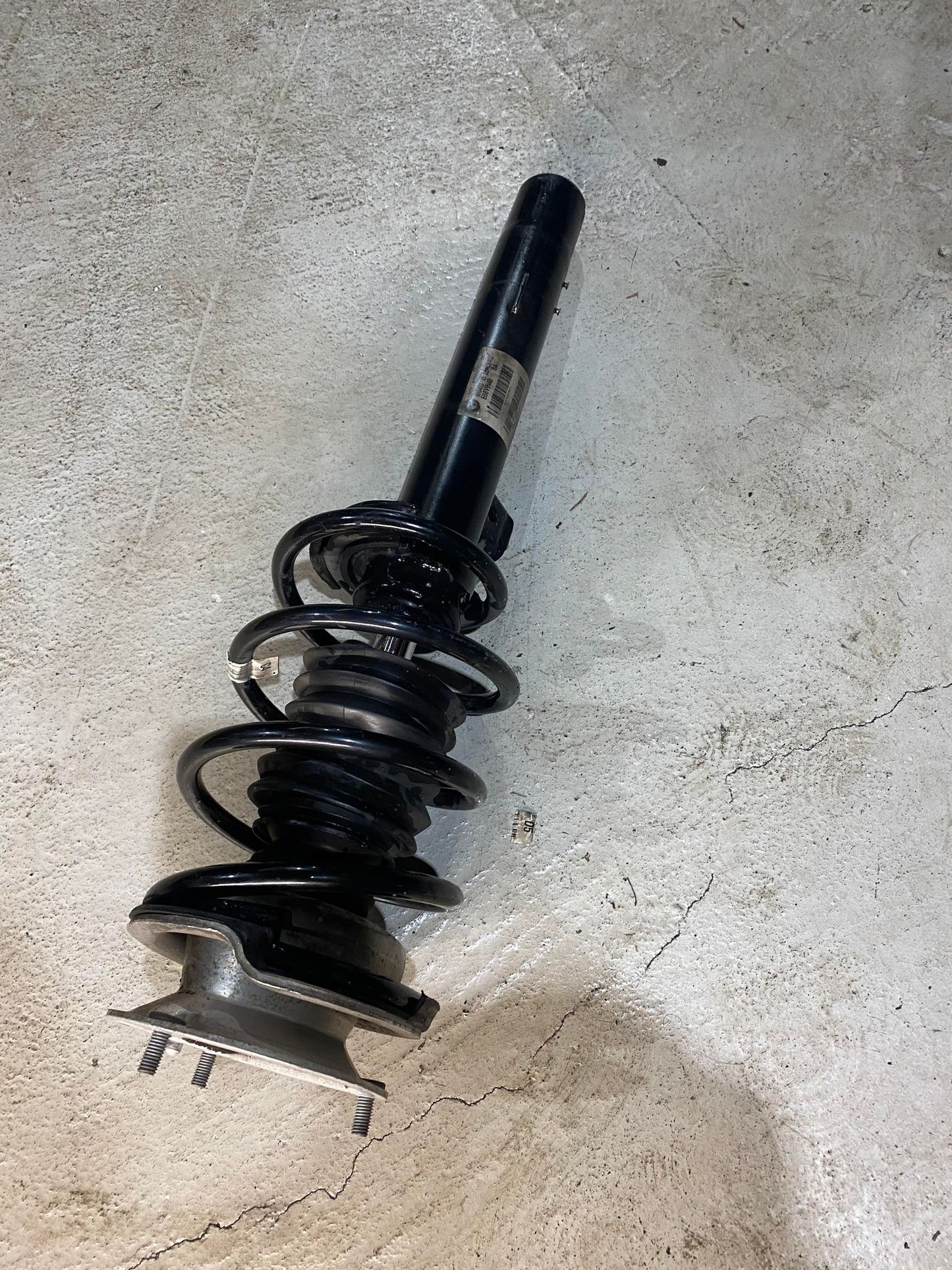 BMW 1 SERIES E88 FRONT LEFT SHOCK ABSORBER 6786025