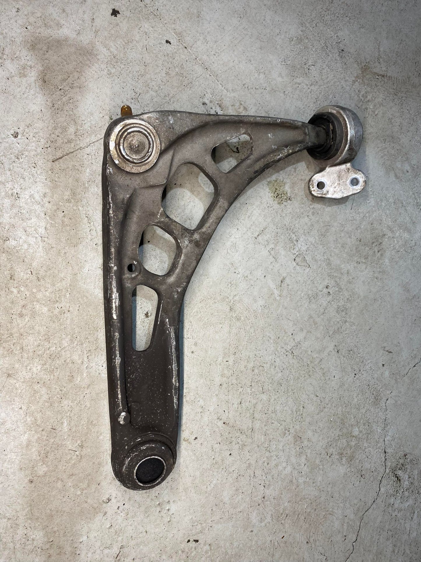 BMW 3 SERIES E46 RIGHT DRIVER FRONT LOWER CONTROL ARM