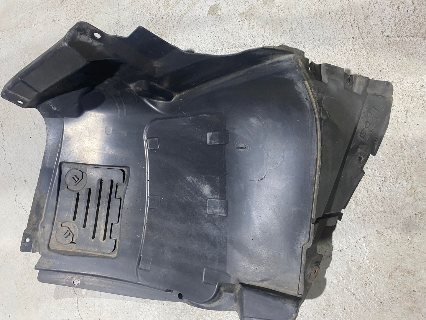 BMW 1 SERIES E82 E88 FRONT LEFT ARCH LINER 759650