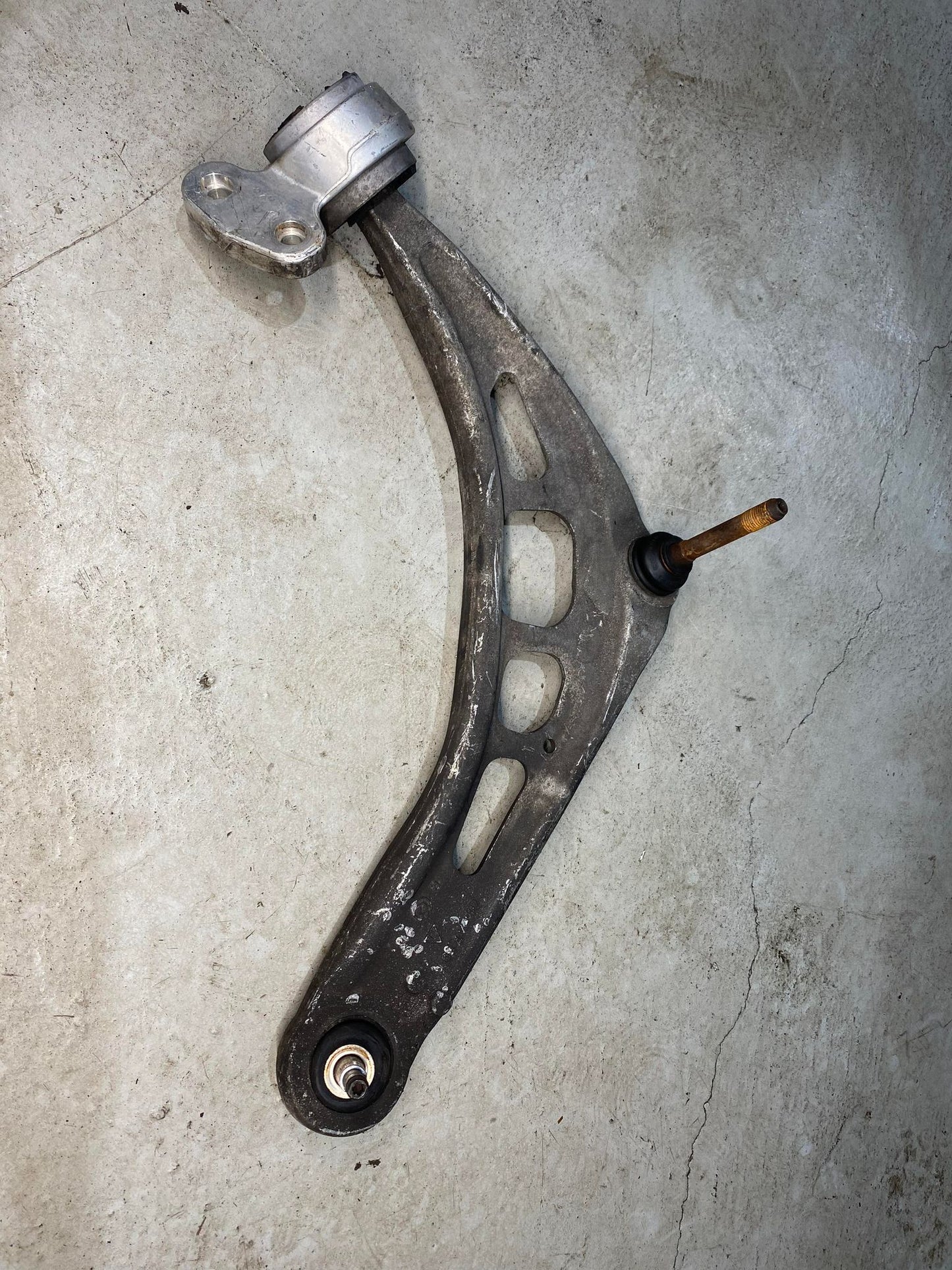 BMW 3 SERIES E46 RIGHT DRIVER FRONT LOWER CONTROL ARM