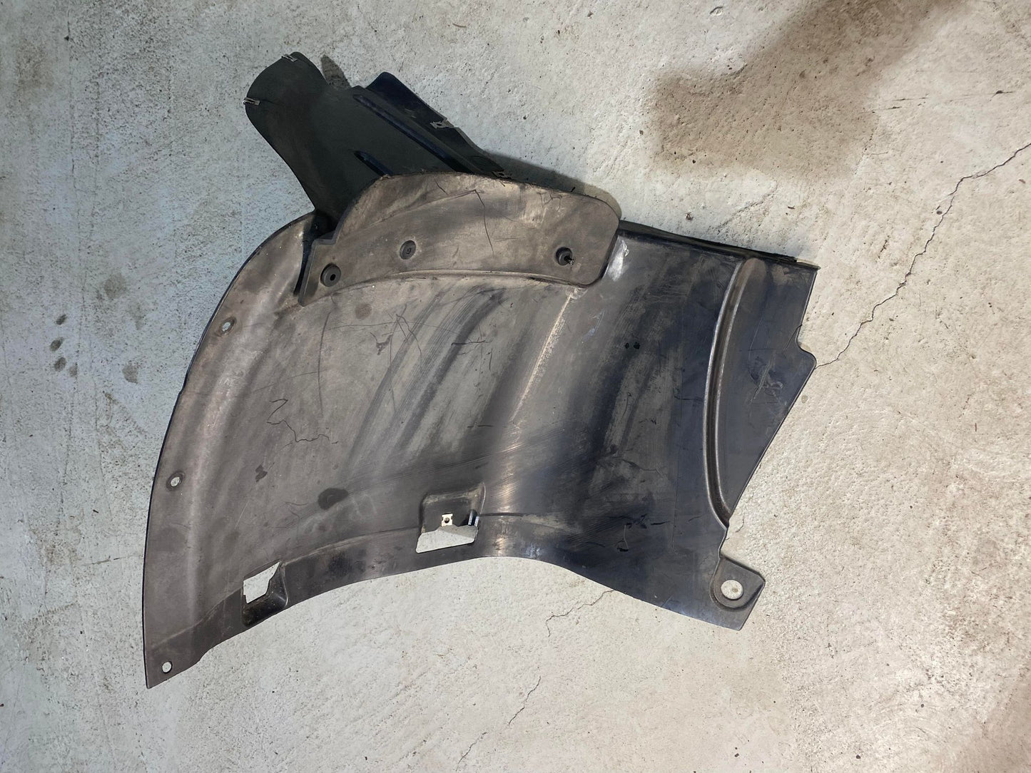 AUDI A3 8P FRONT RIGHT ARCH LINER 8P0821192