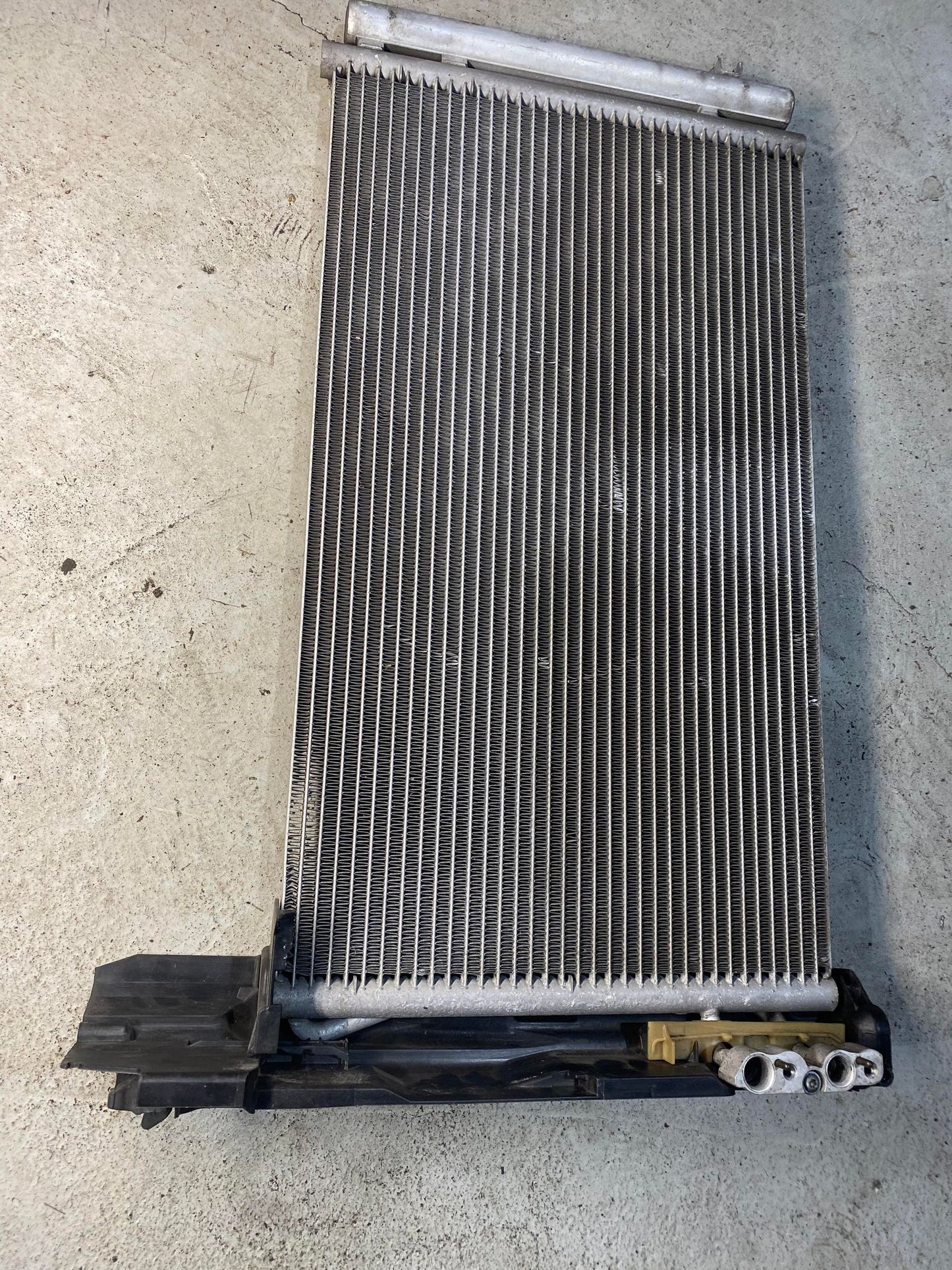 BMW 1 3 X SERIES AIR CONDITIONING CONDENSOR 9229021