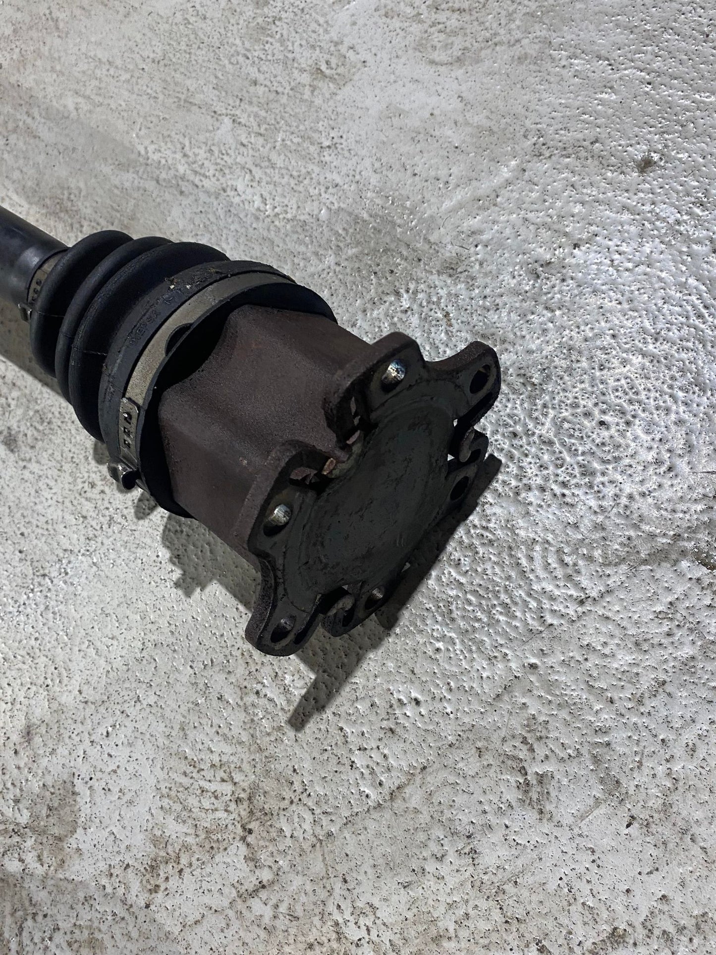 AUDI A6 FRONT LEFT DRIVESHAFT 4F0407271