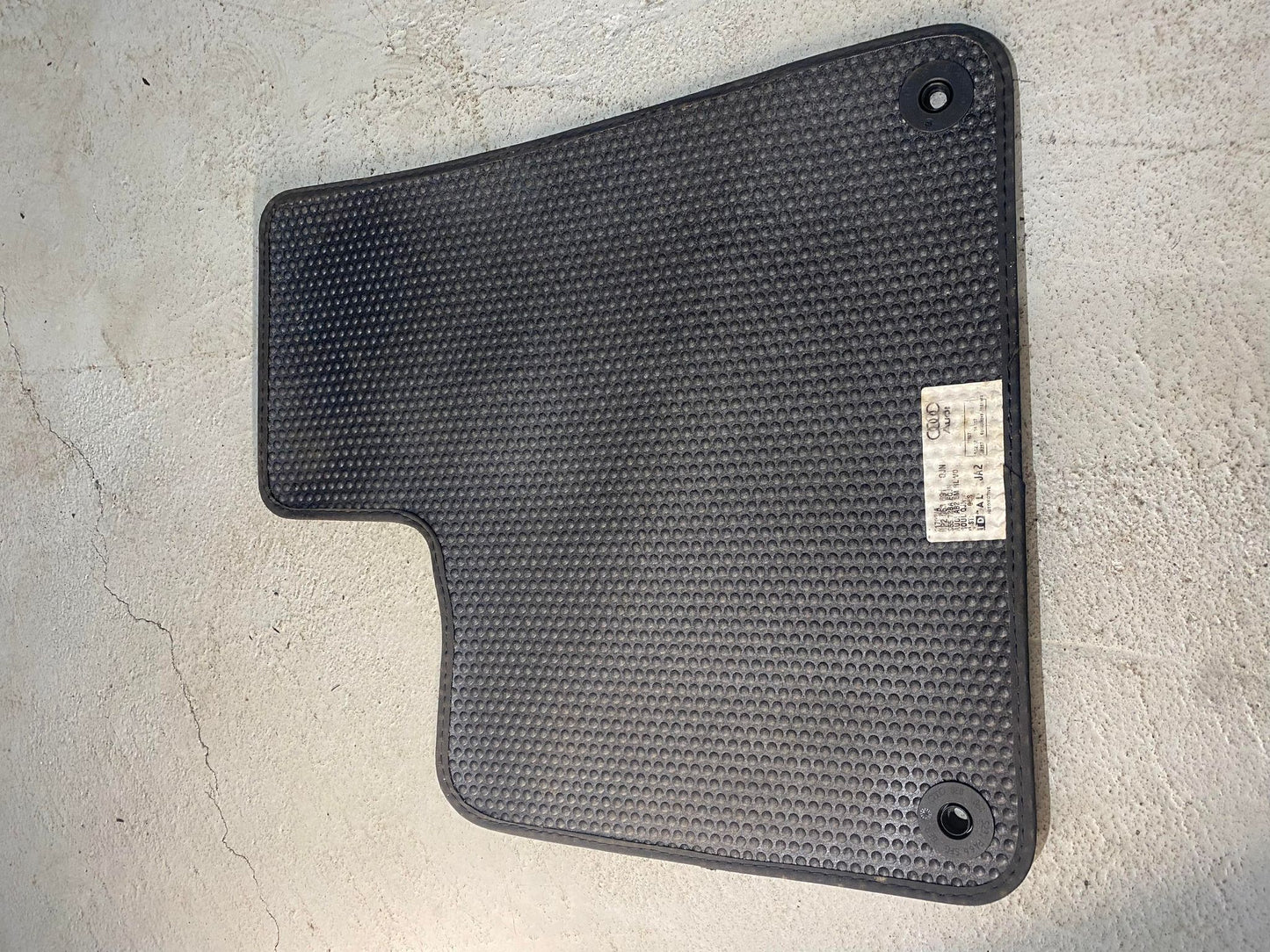 AUDI A3 8P RIGHT SIDE DRIVERS FLOOR MAT