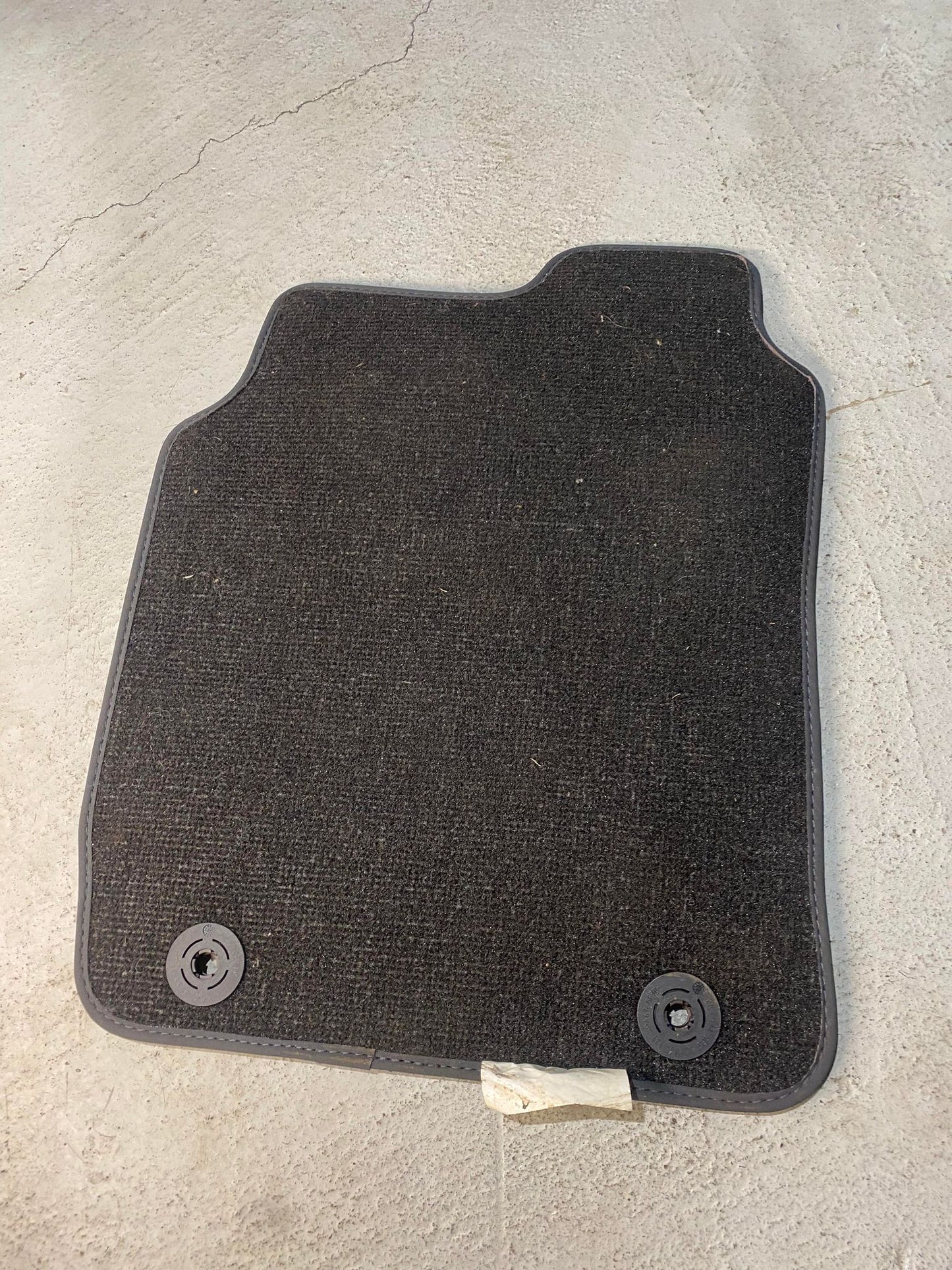 AUDI A1 RIGHT SIDE DRIVERS FLOOR MAT 8X2863691