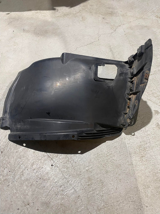 BMW 1 SERIES E87 FRONT RIGHT ARCH LINER 7059376