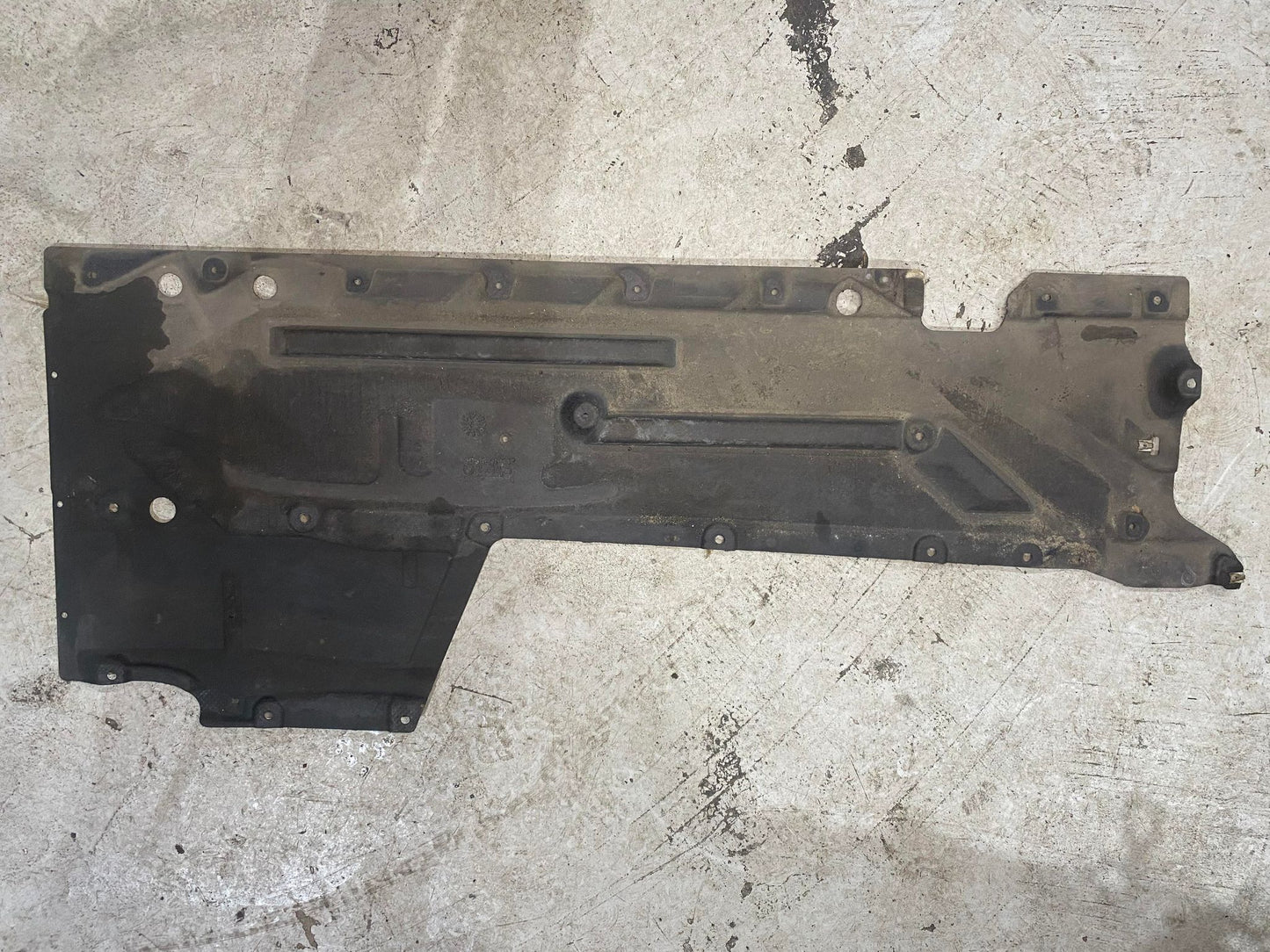 BMW 1 2 3 4 LEFT SIDE UNDERTRAY 51757241833