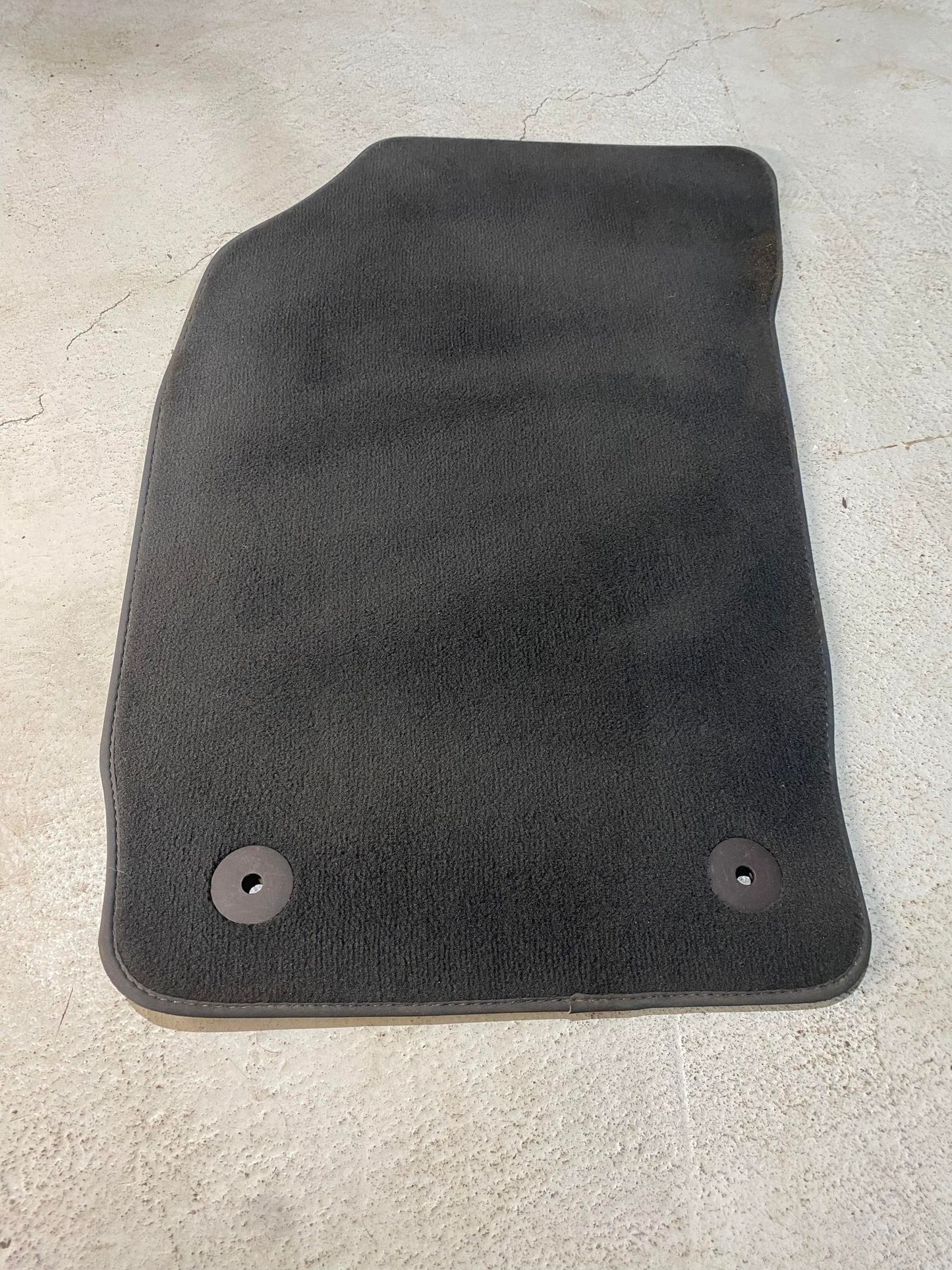 AUDI A1 LEFT SIDE PASSENGERS FLOOR MAT 8X2863691