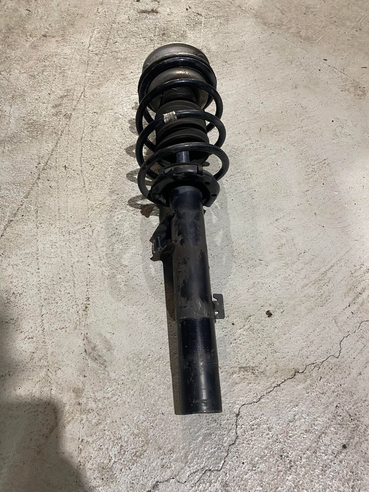 BMW 1 SERIES E88 FRONT RIGHT SHOCK ABSORBER 6786026