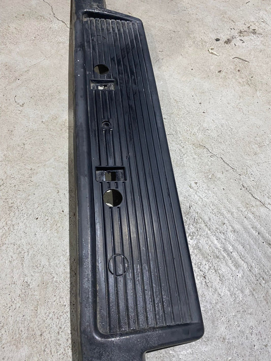 BMW 5 SERIES E34 FRONT BUMPER LICENSE PLATE TRIM 18888266