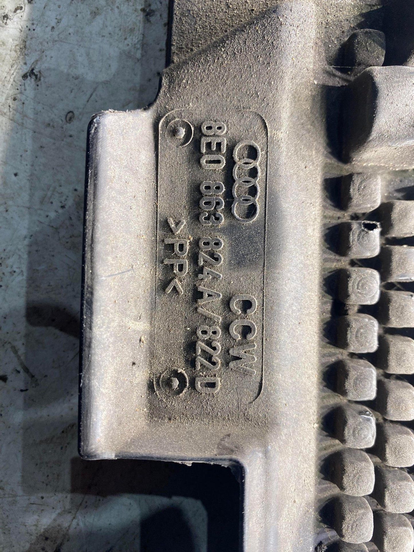 AUDI A4 B7 ENGINE UNDERTRAY 8E0863824