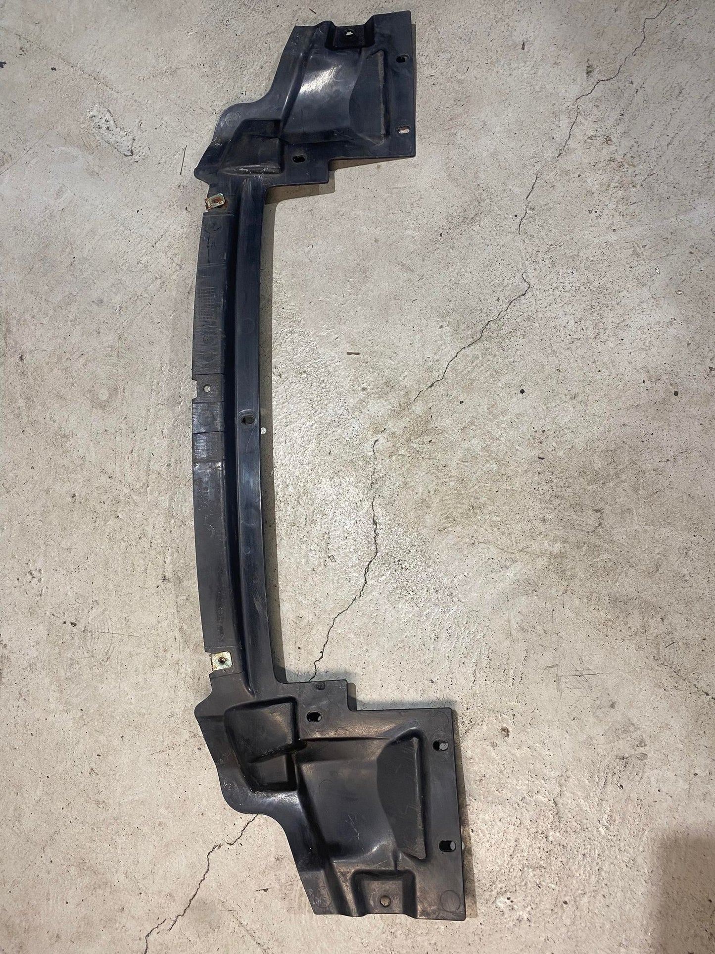 BMW 1 SERIES E82 E88 FRONT BUMPER MOUNTING BRACKET 8044591