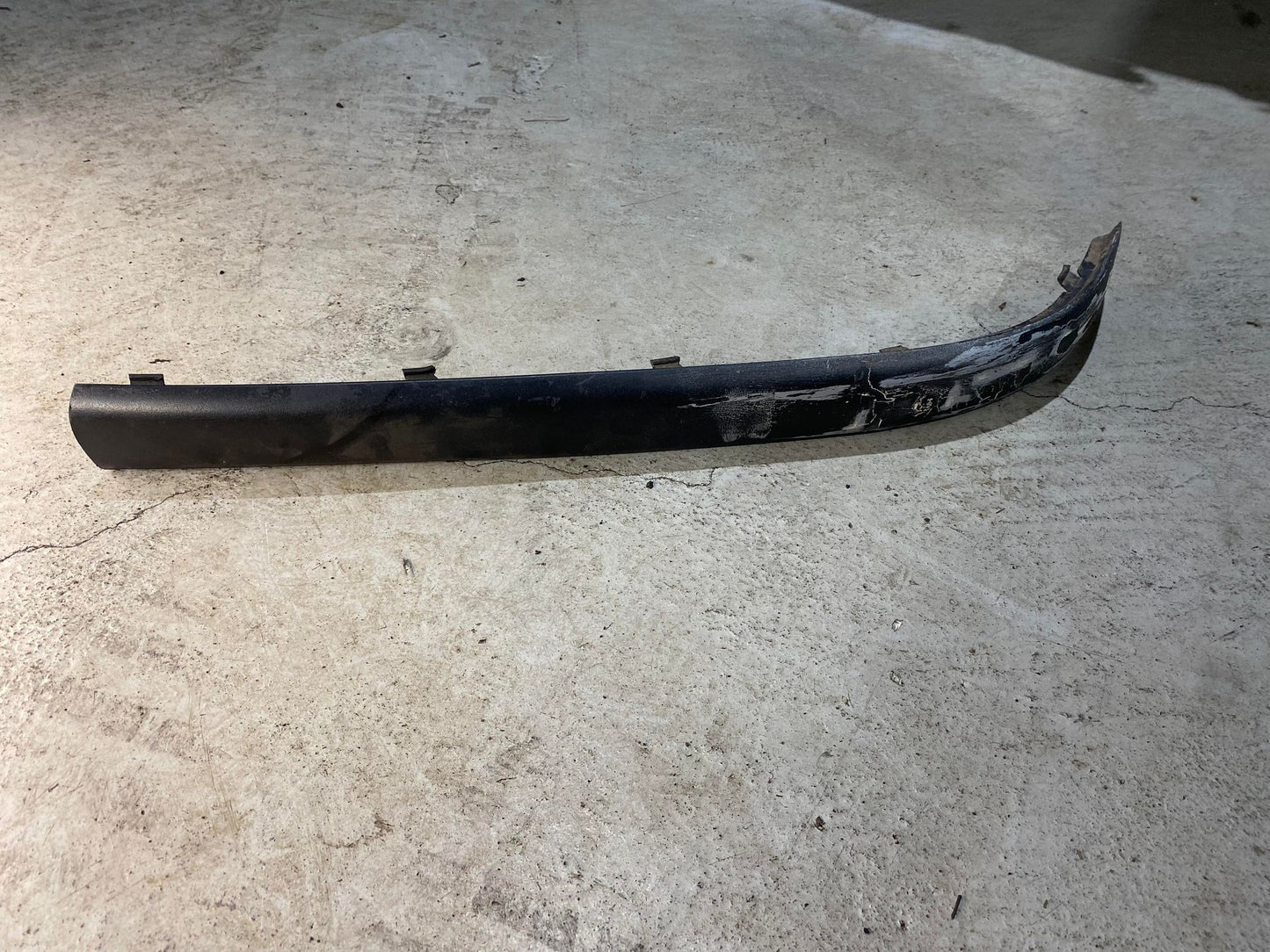 BMW 3 SERIES E46 FRONT BUMPER LEFT TRIM 7030607