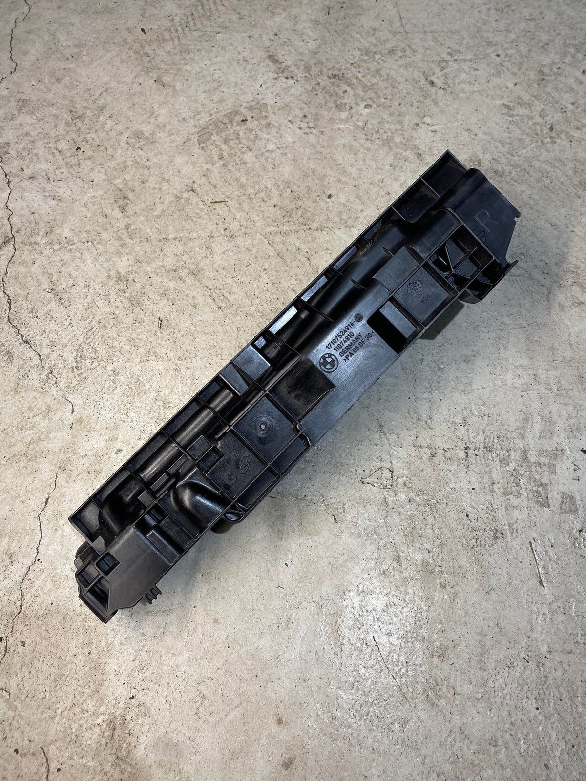 BMW 1 3 SERIES RIGHT SIDE RADIATOR BRACKET 7524914 - LRI Autoparts