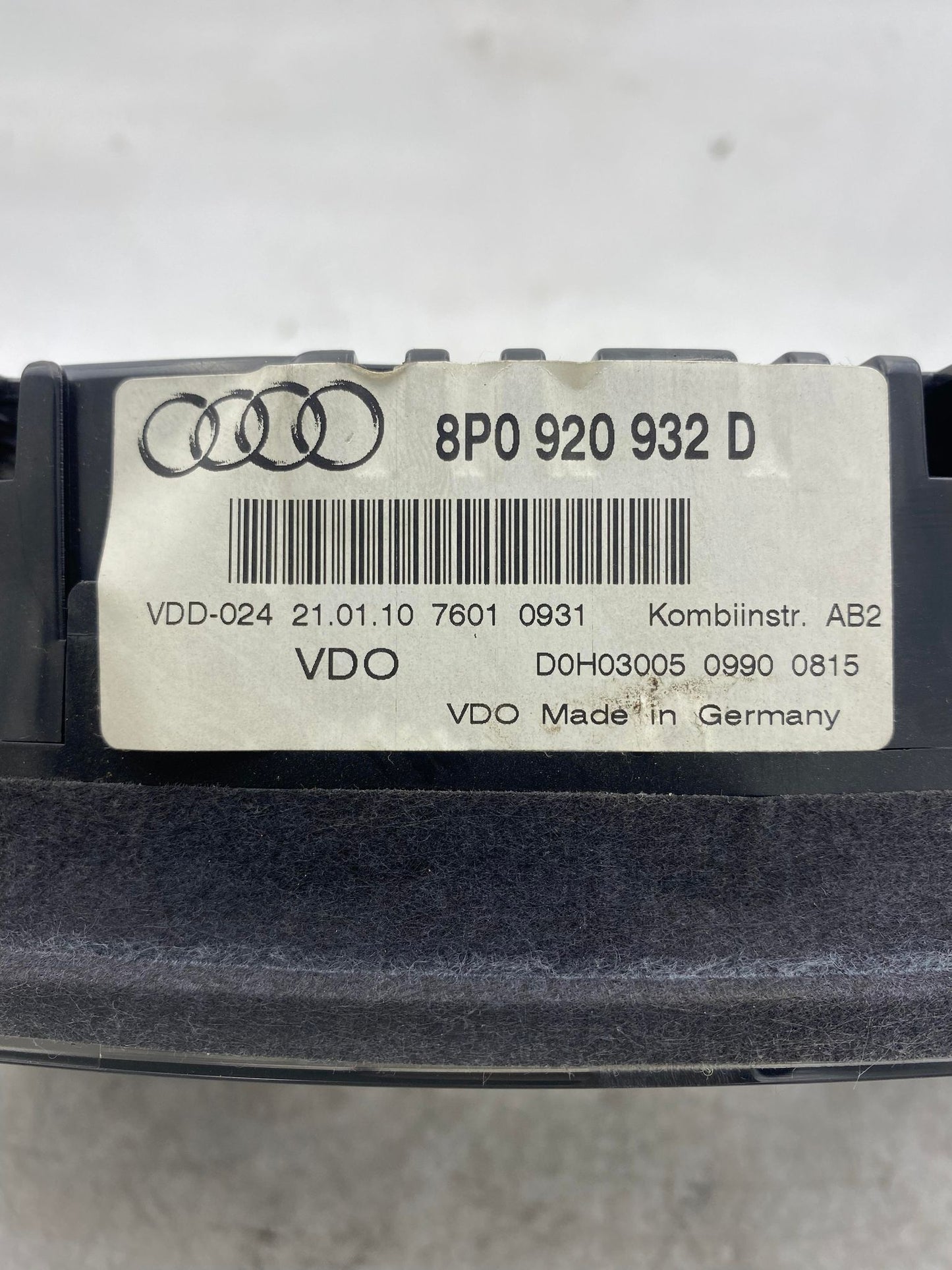 AUDI A3 8P SPEEDOMETER/INSTRUMENT CLUSTER 8P0920932