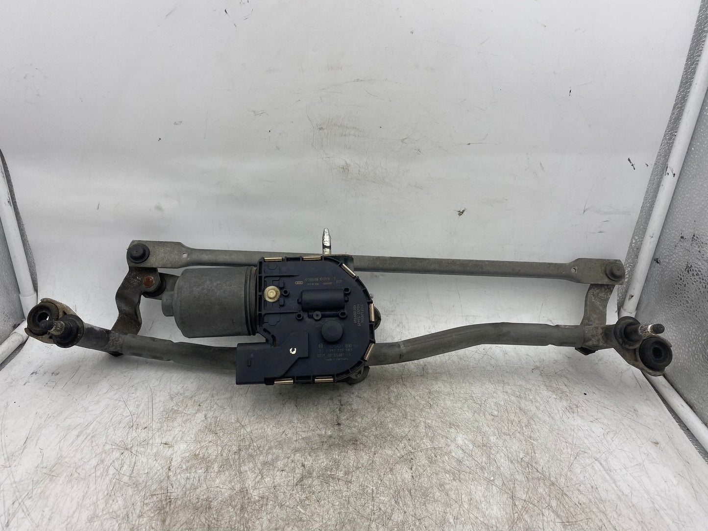 AUDI A3 8P WINDSCREEN WIPER MOTOR 8P2955119