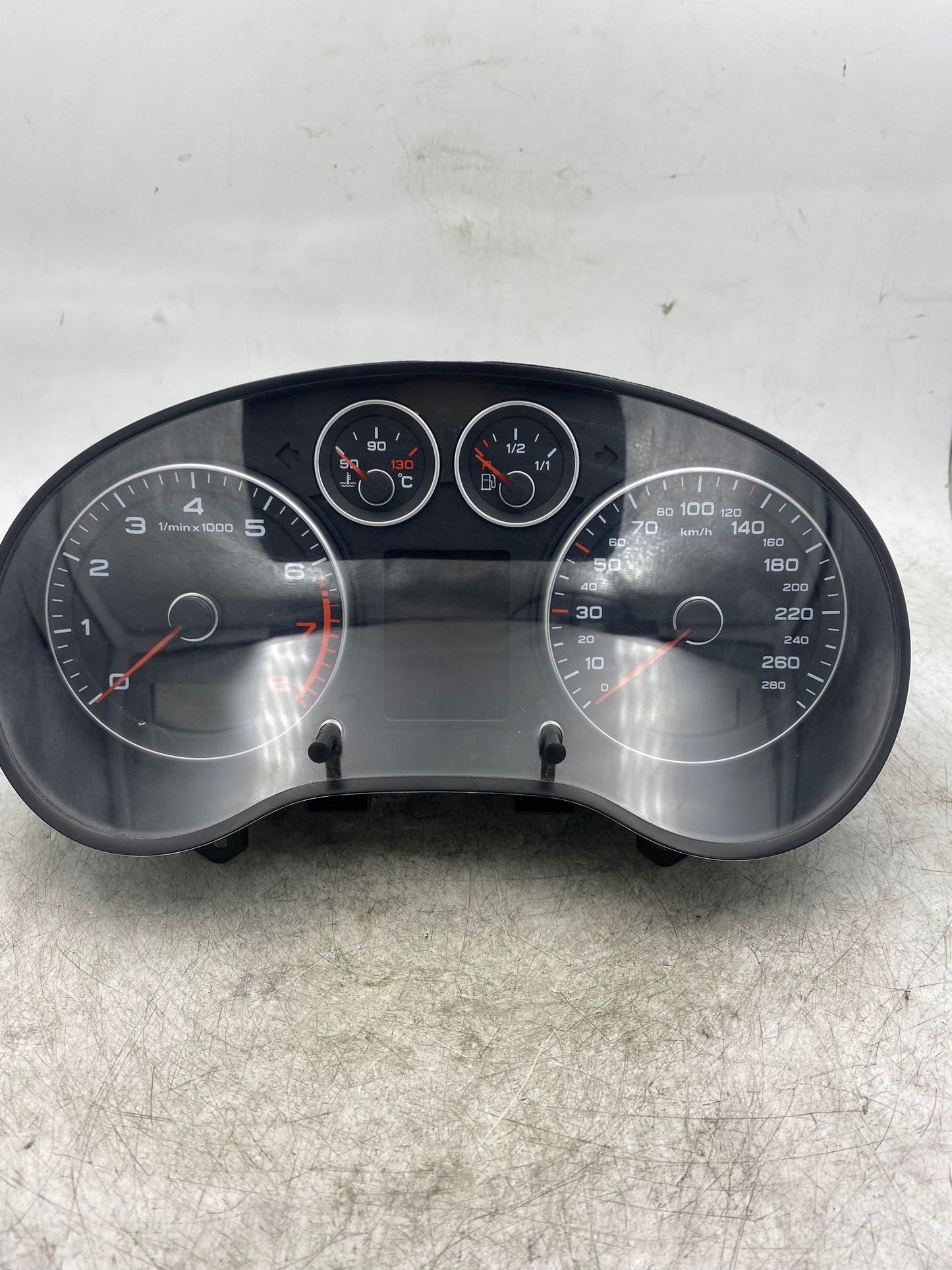 AUDI A3 8P SPEEDOMETER/INSTRUMENT CLUSTER 8P0920932