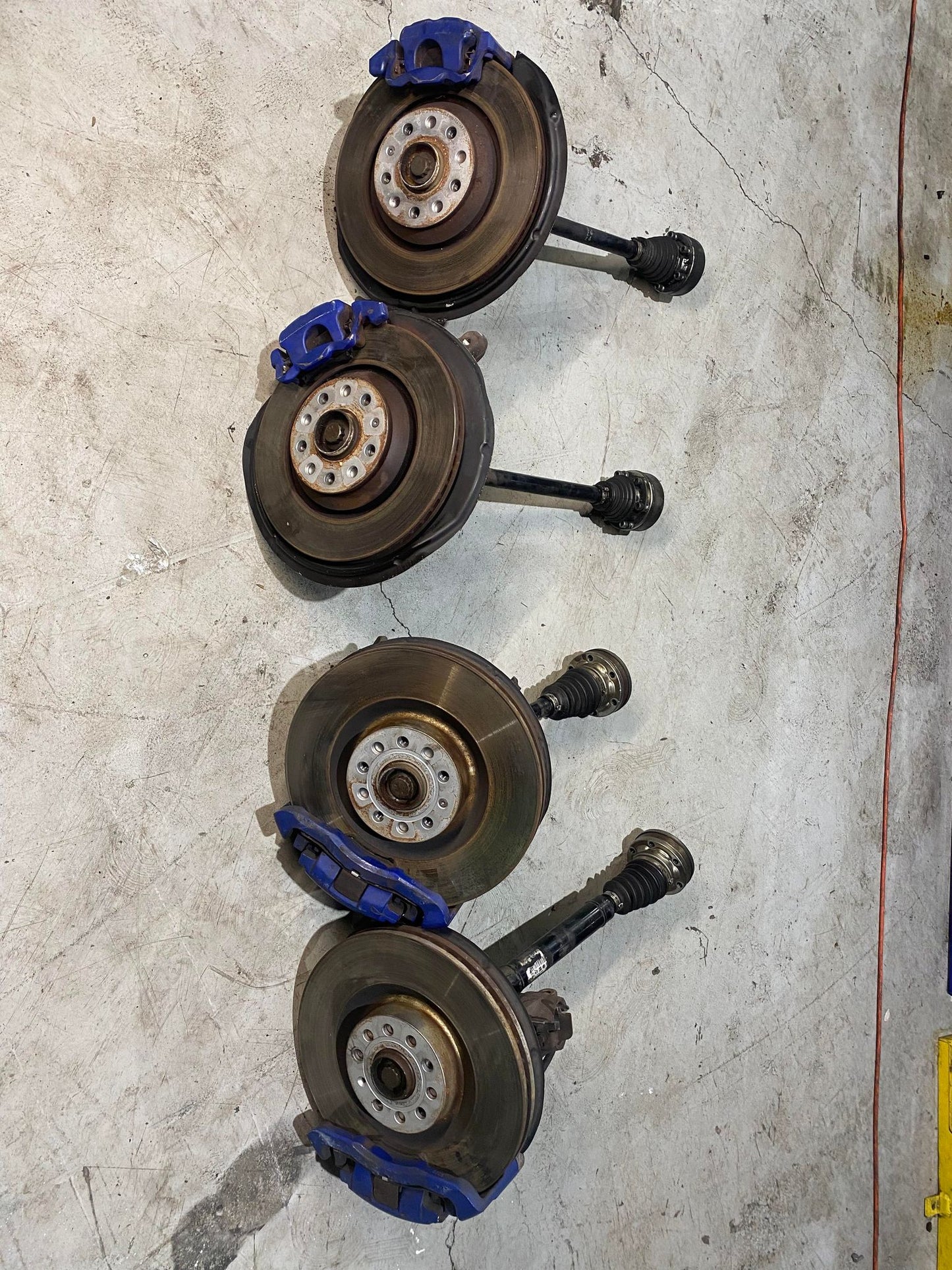 VW GOLF R32 BRAKE KIT WITH DRIVE SHAFTS