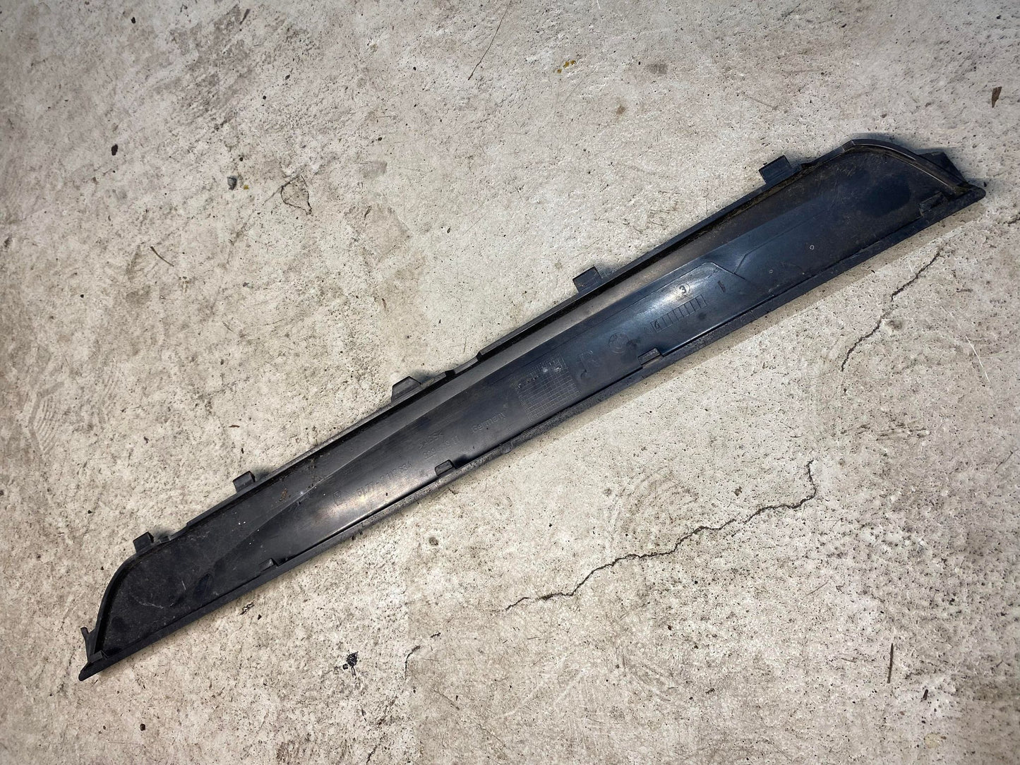 BMW 1 SERIES E87 FRONT RIGHT DOOR SILL 7117634