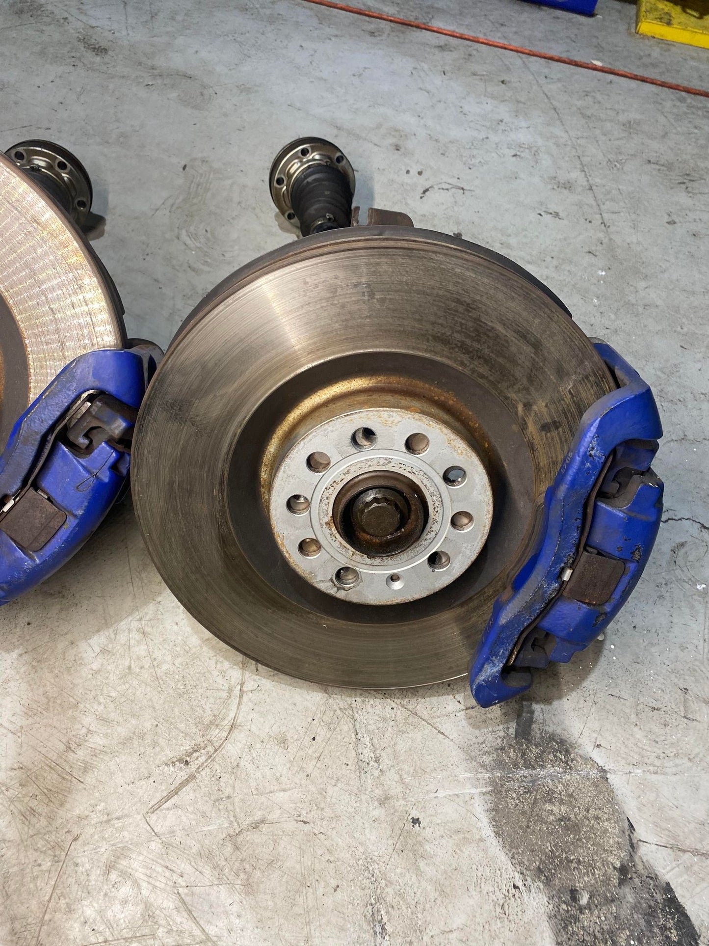 VW GOLF R32 BRAKE KIT WITH DRIVE SHAFTS