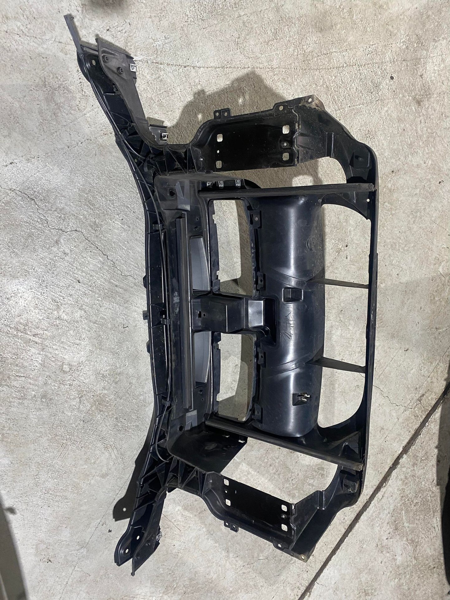 BMW 3 SERIES E90 E92 E93 FRONT RADIATOR SUPPORT BRACKET 7058594