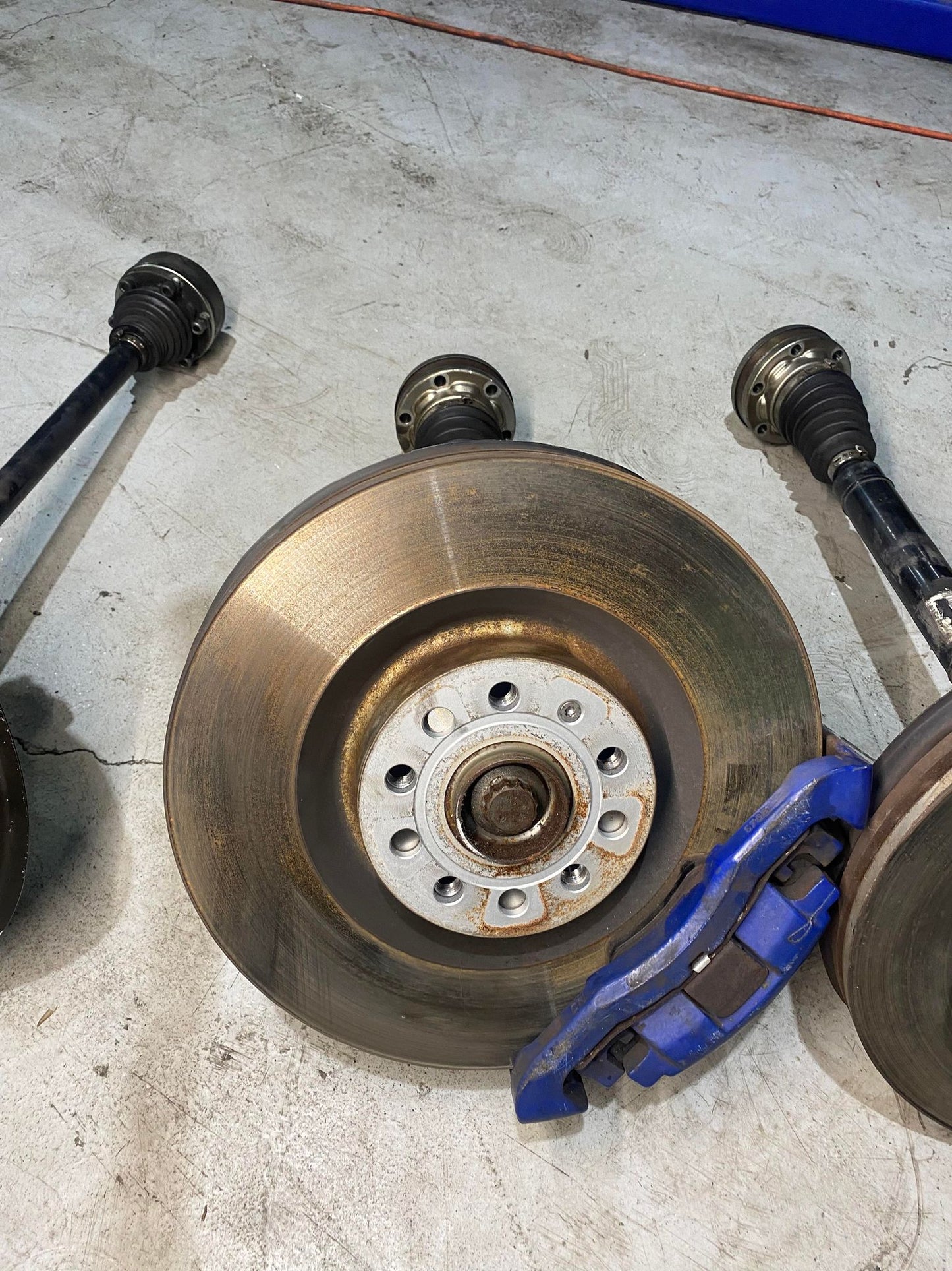 VW GOLF R32 BRAKE KIT WITH DRIVE SHAFTS