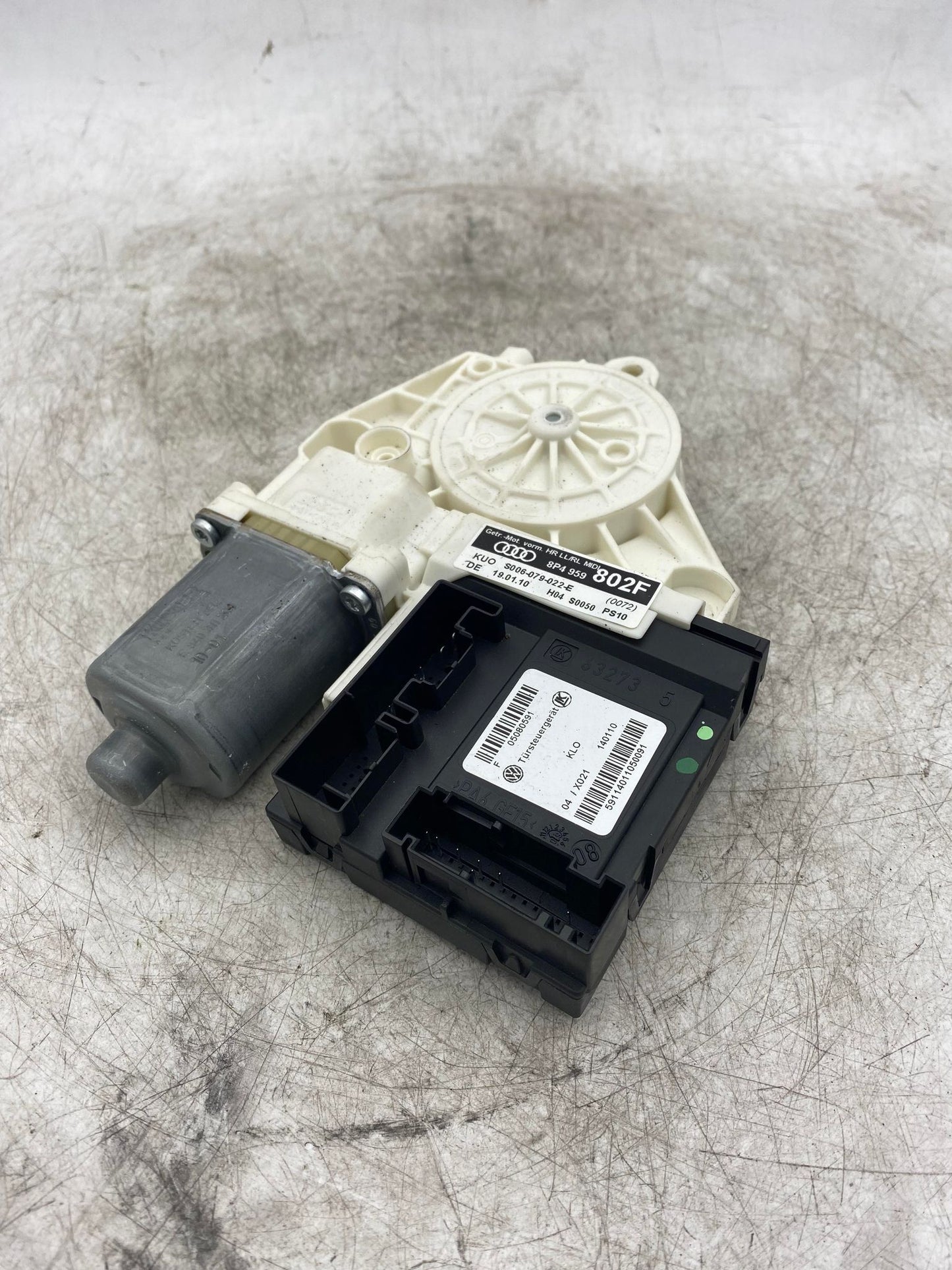 AUDI A3 8P REAR RIGHT WINDOW MOTOR 8P4959802