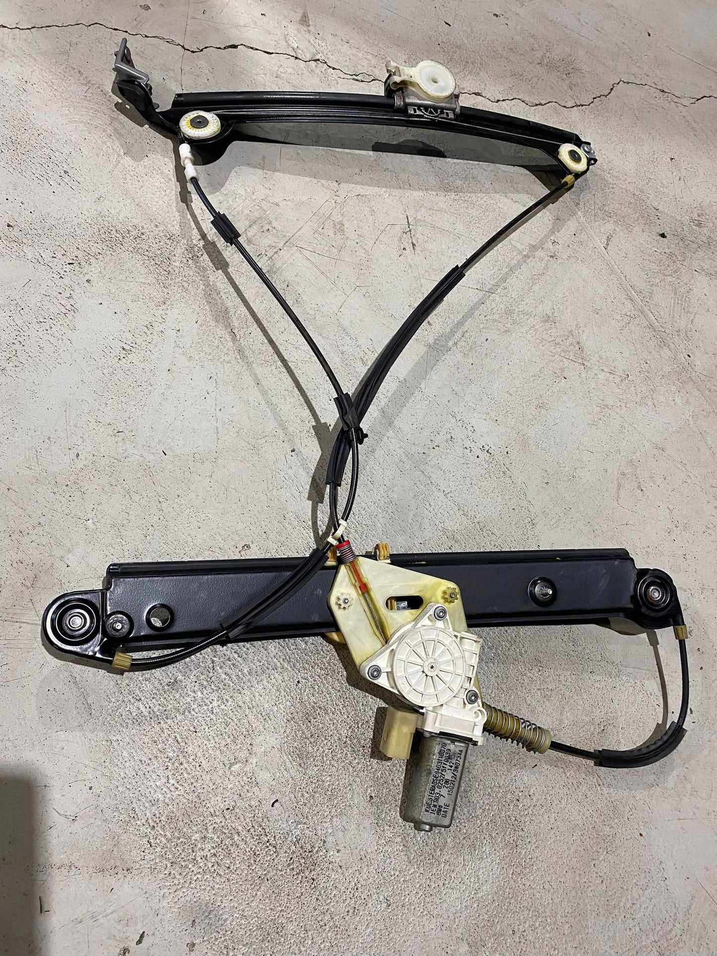 BMW 1 SERIES E87 FRONT RIGHT WINDOW REGULATOR 7286142