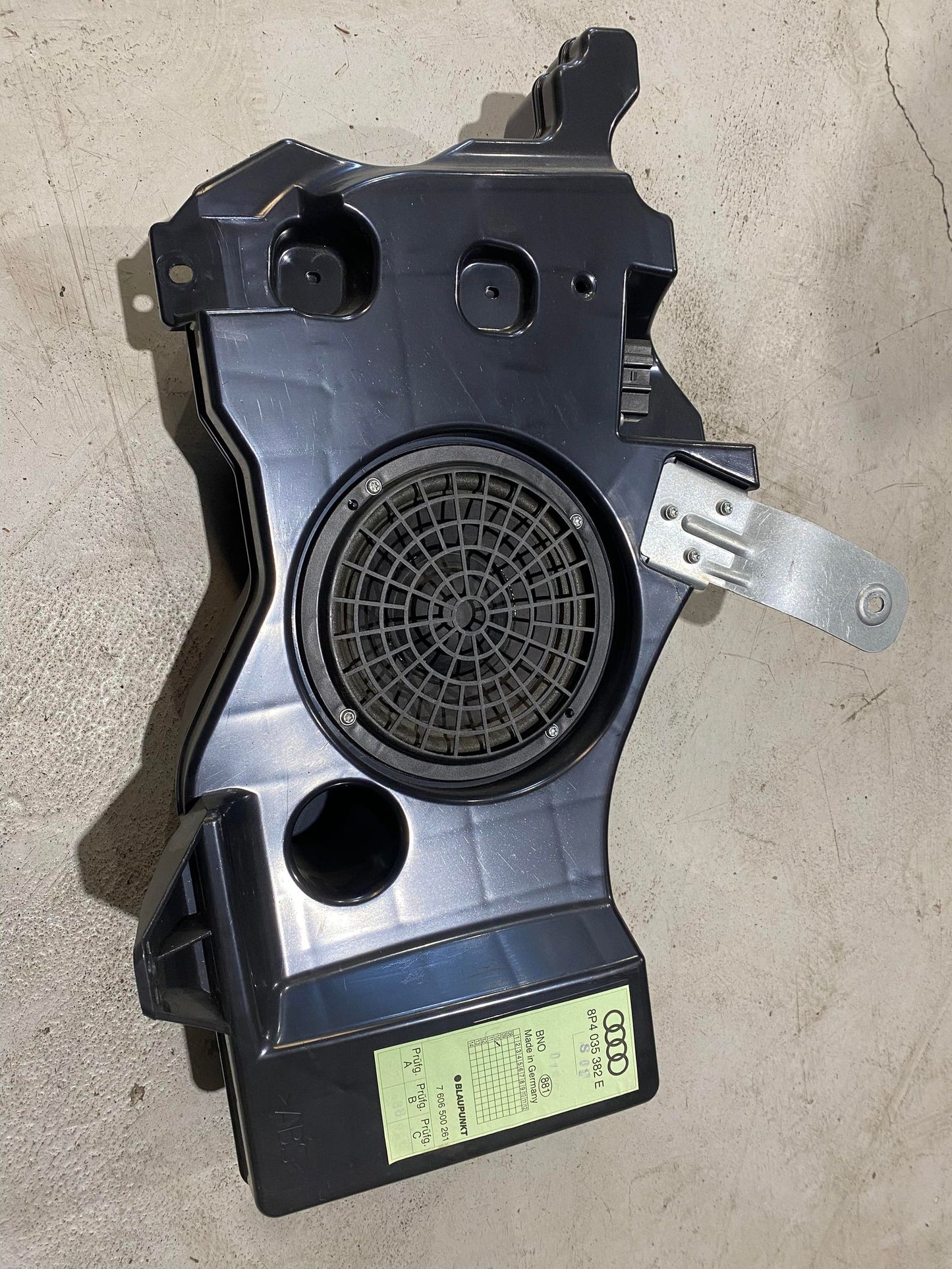 AUDI A3 8P SUBWOOFER 8P4035382