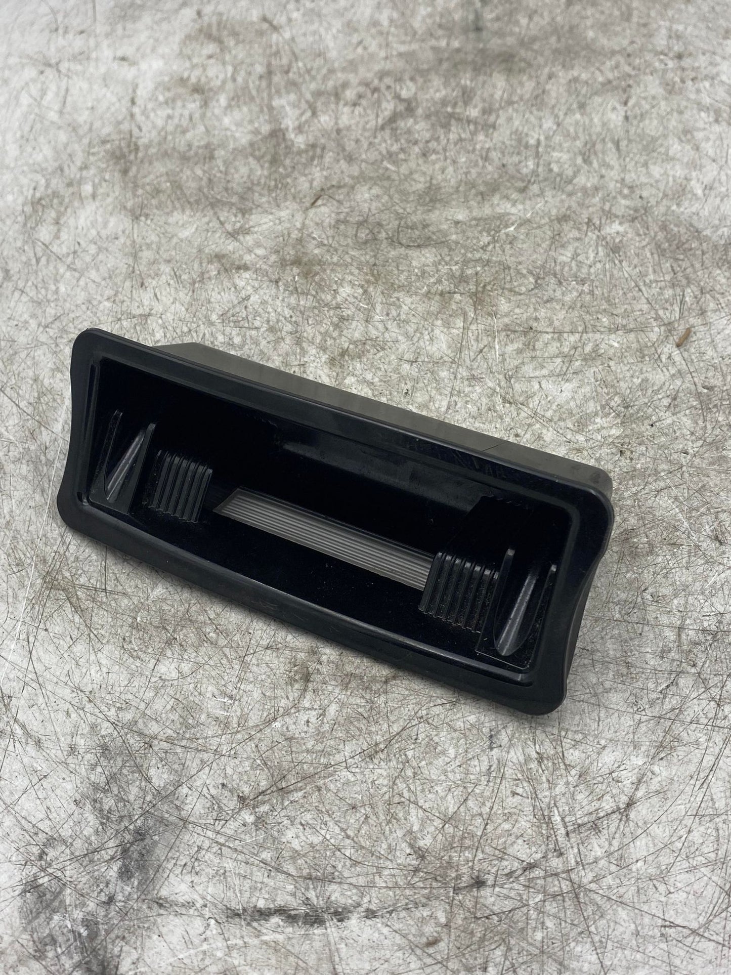 AUDI A3 8P FRONT ASHTRAY INSERT 8P0857575