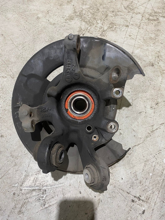 BMW 1 3 SERIES REAR LEFT HUB 6762857