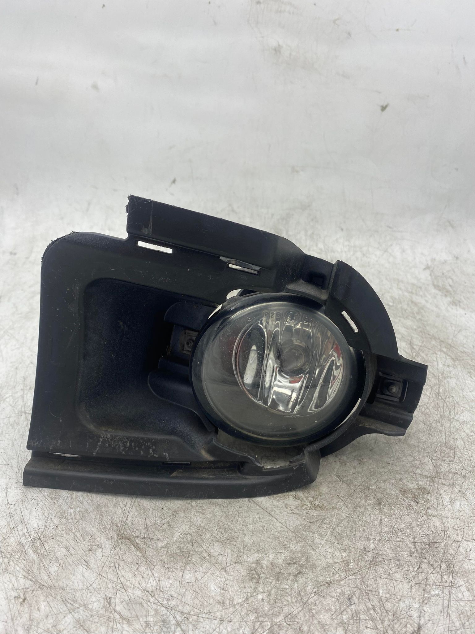 BMW 1 SERIES E87 FRONT LEFT FOG LIGHT AND BRAKET 6924655 – LRI Autoparts