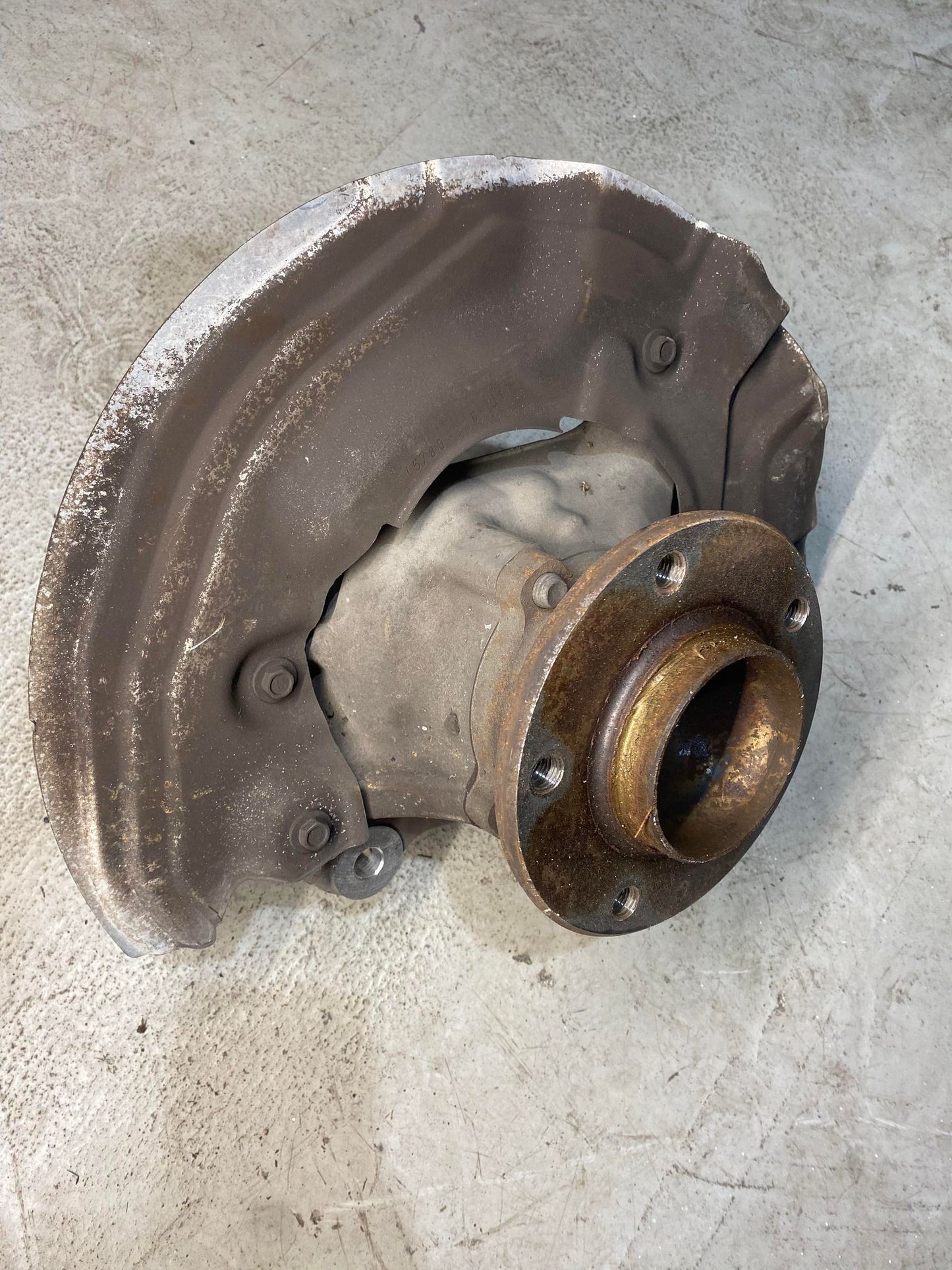 BMW 1 3 SERIES FRONT RIGHT HUB 6773210