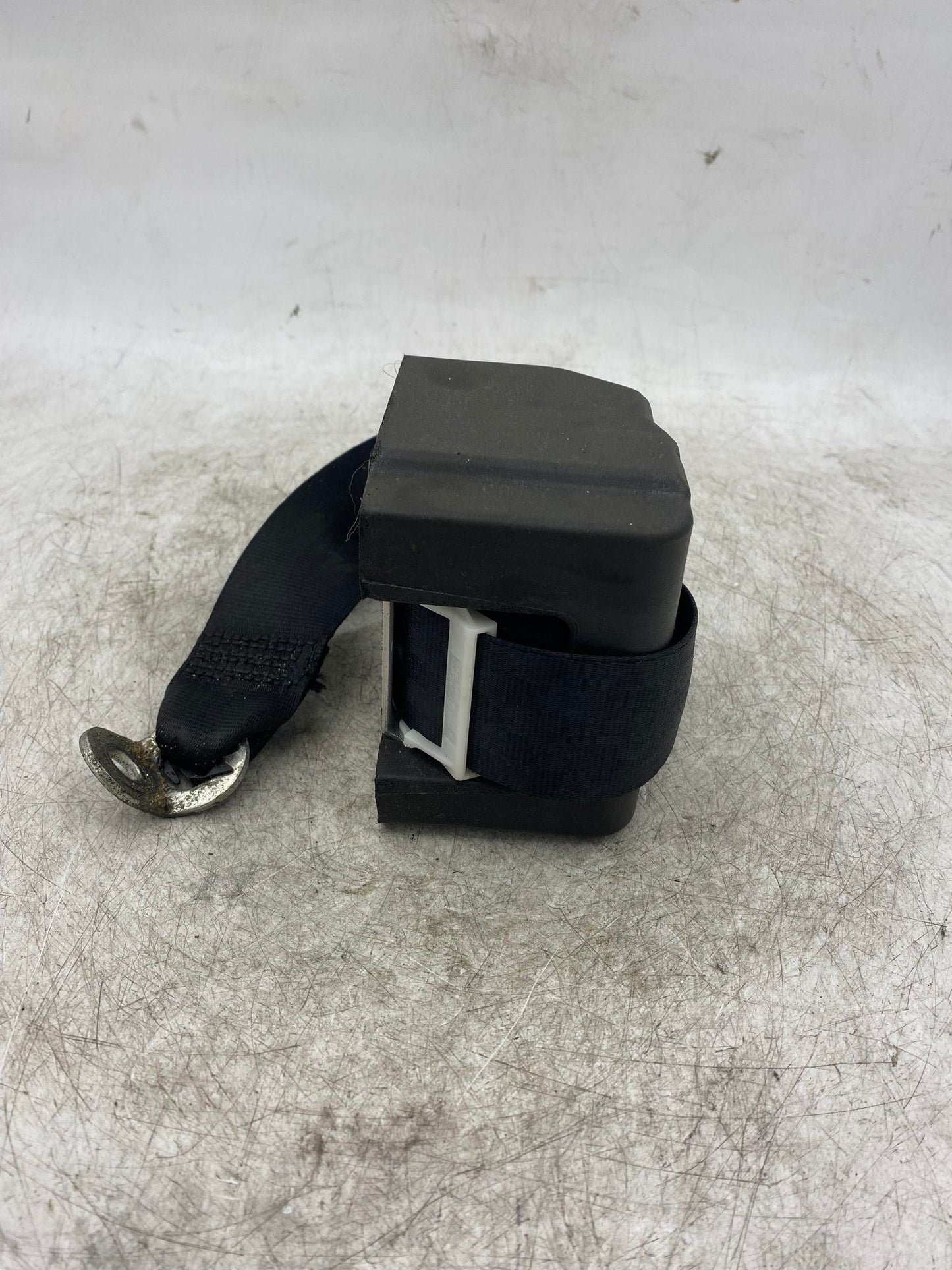 Audi A3 8P LHS,RHS LEFT,RIGHT AND MIDDLE REAR SEATBELT 33040488