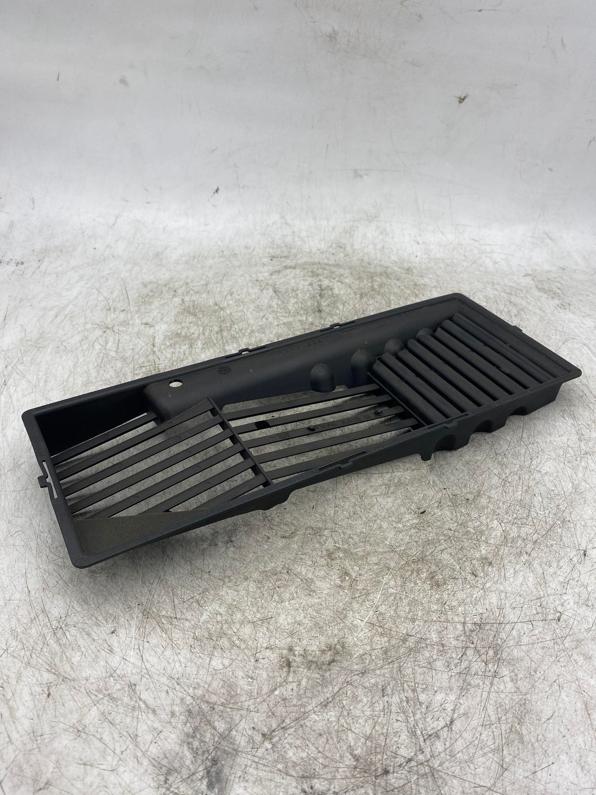 VW AUDI AIR FILTER HOUSING 3C0129668