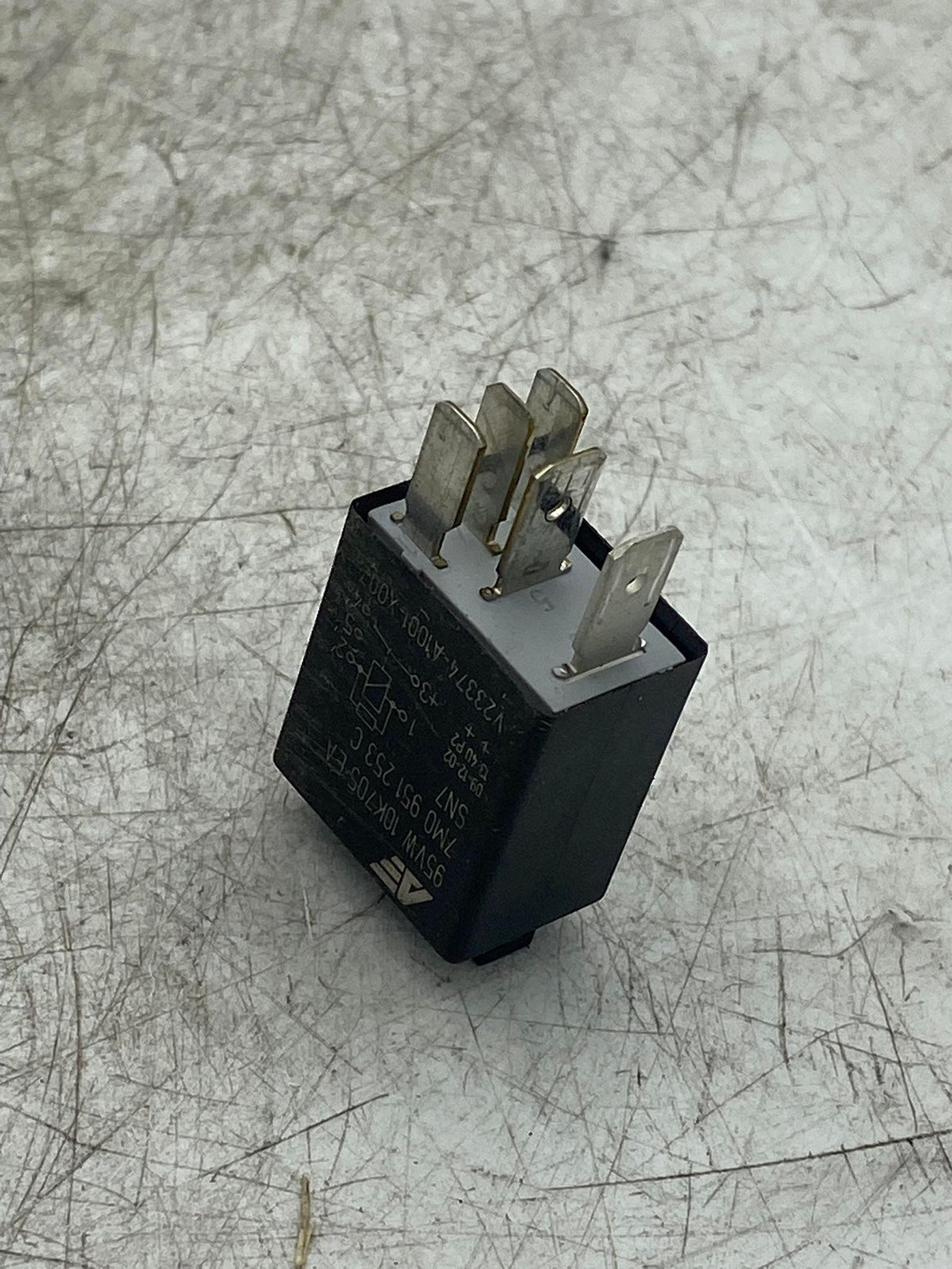 VOLKSWAGEN RELAY 7M0951253