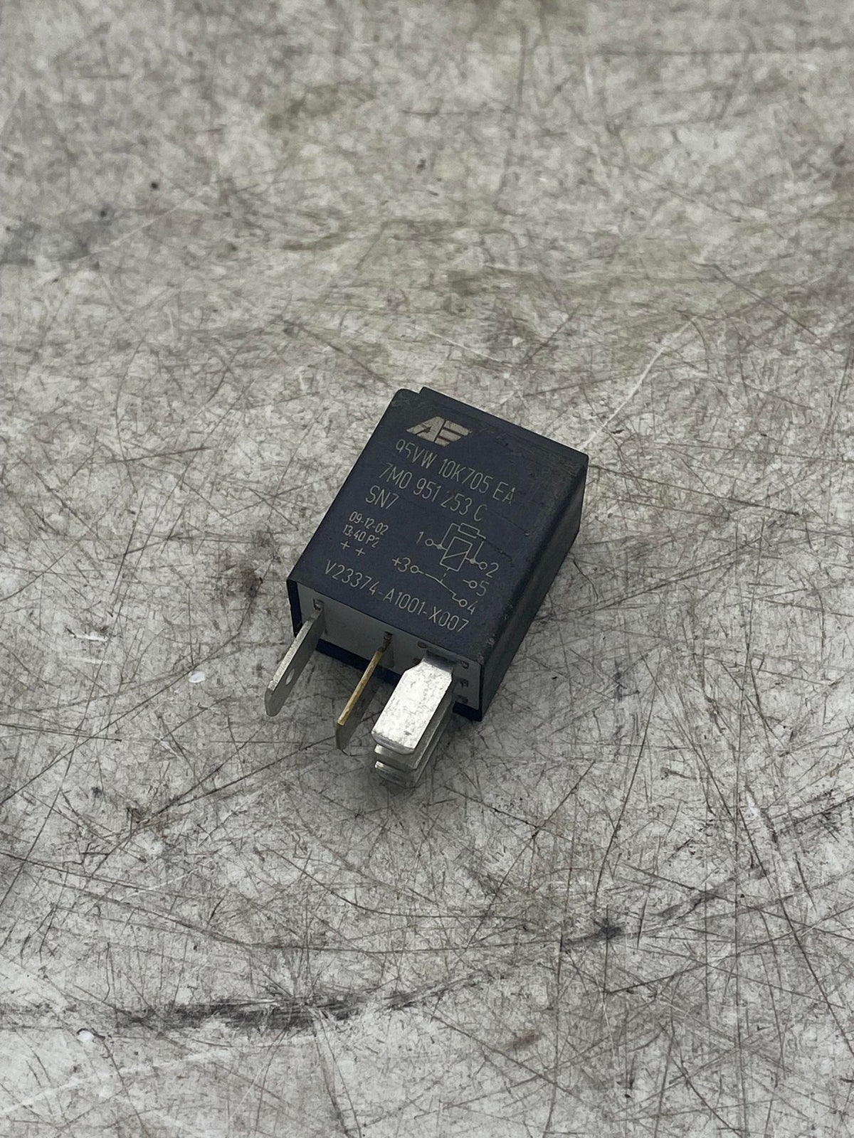 VOLKSWAGEN RELAY 7M0951253