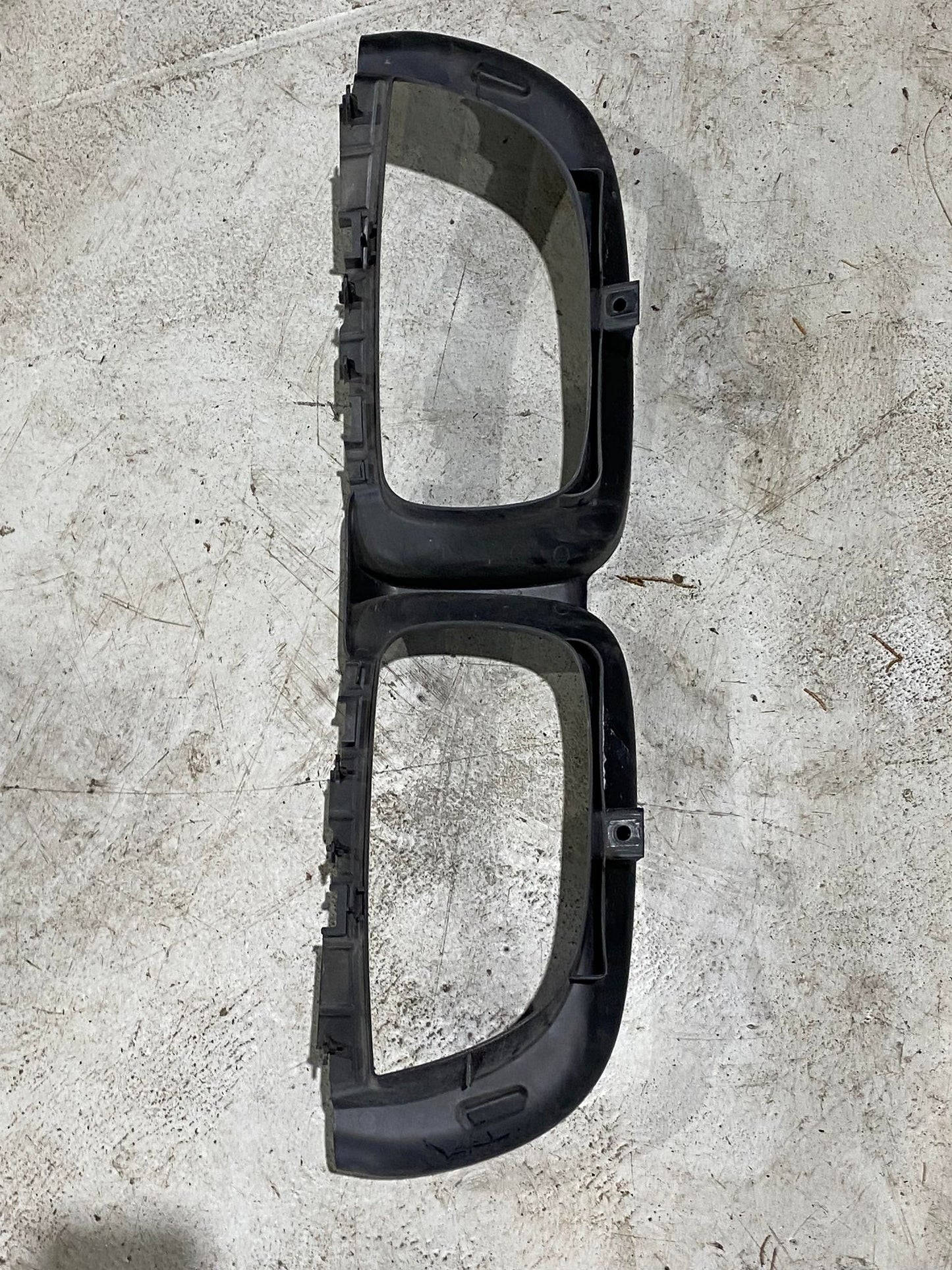 BMW 1 SERIES E82 E87 E88 RADIATOR SUPPORT AIR DUCT 7189263