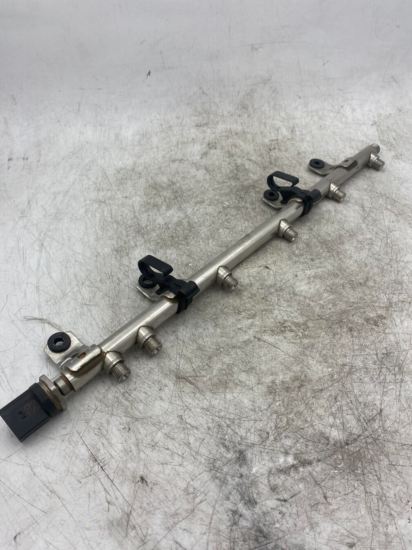 BMW 1 3 SERIES N55 HIGH PRESSURE INJECTION FUEL RAIL 7628049