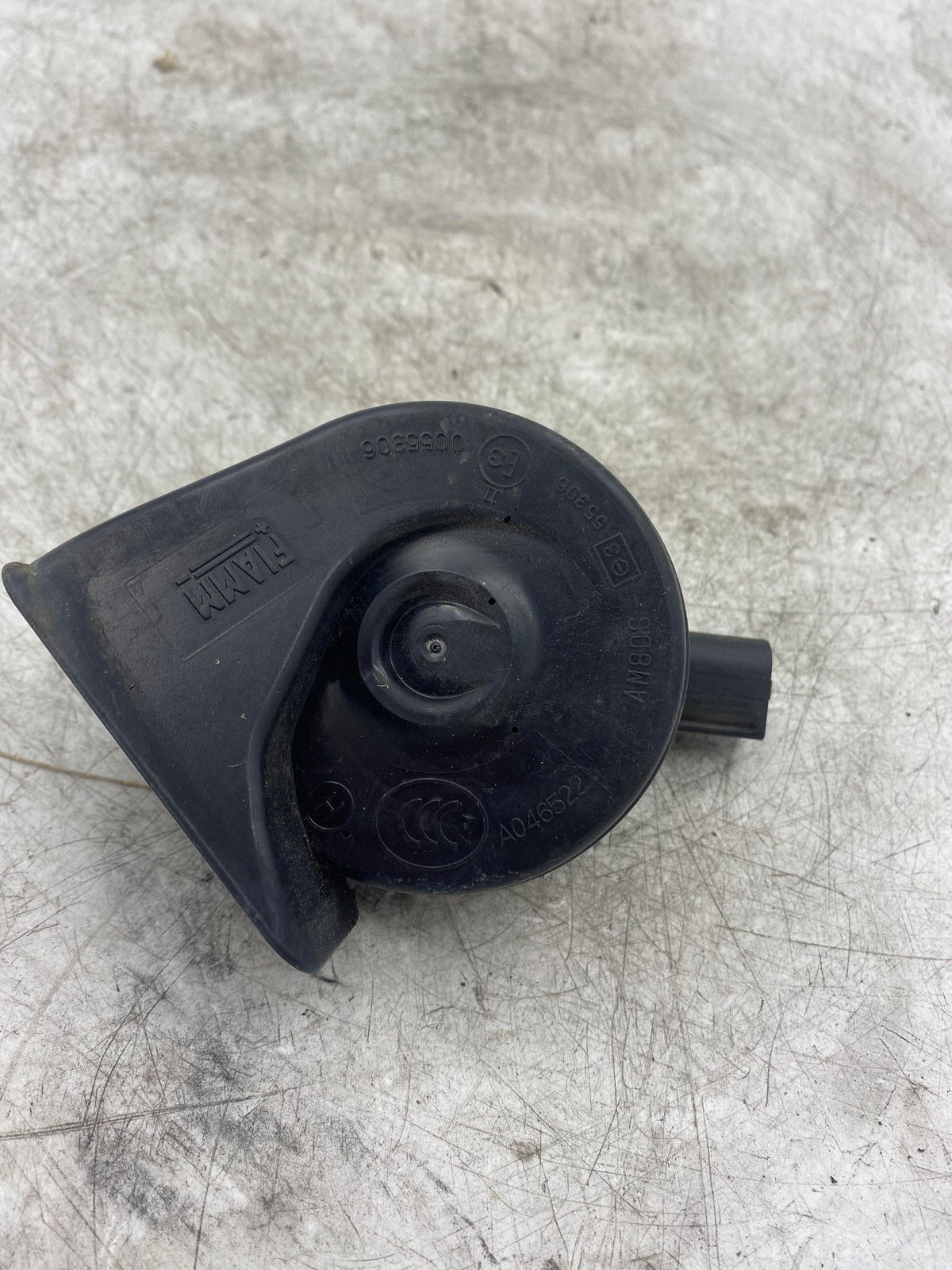 VOLKSWAGEN AUDI HORN 8P0951221