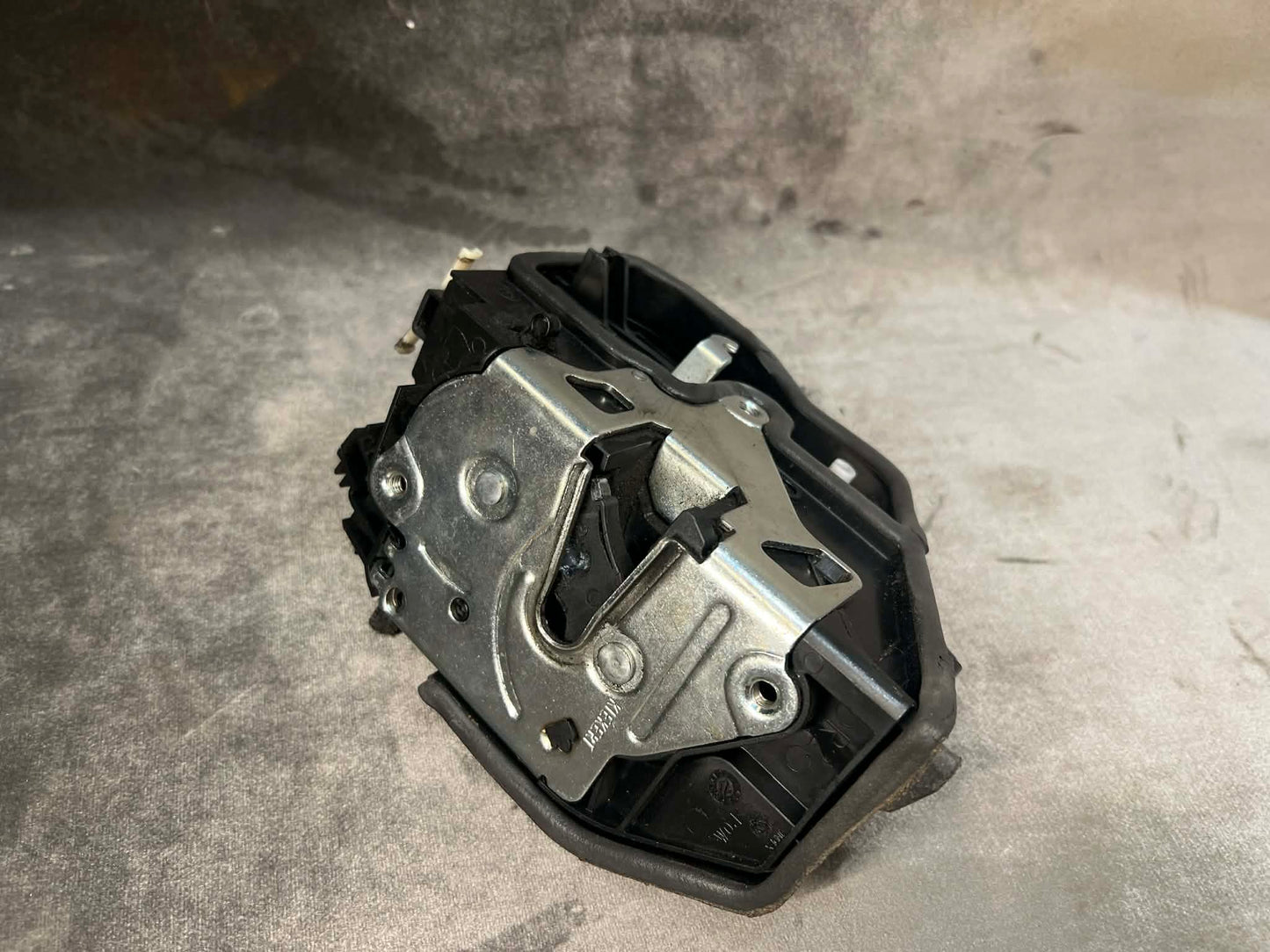 BMW 1 2 3 4 5 6 7 X SERIES FRONT RIGHT DOOR LOCK 7202148 - LRI Autoparts