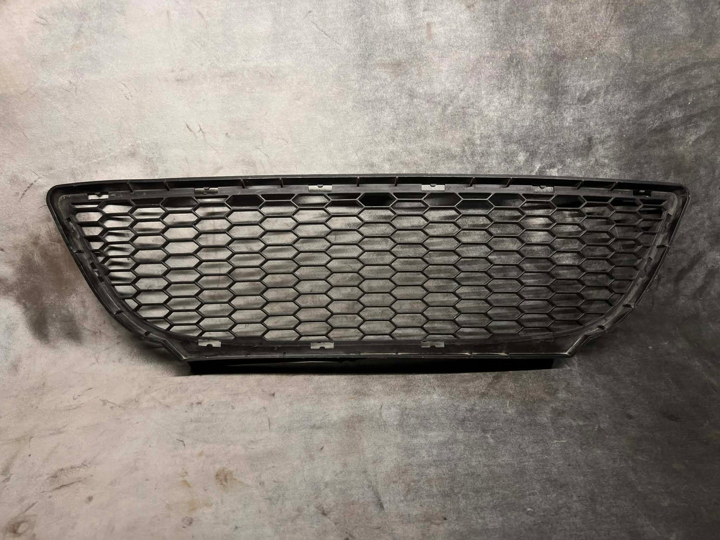 BMW E90 E91 M-Tech Front Bumper Centre Grille - 51117906494