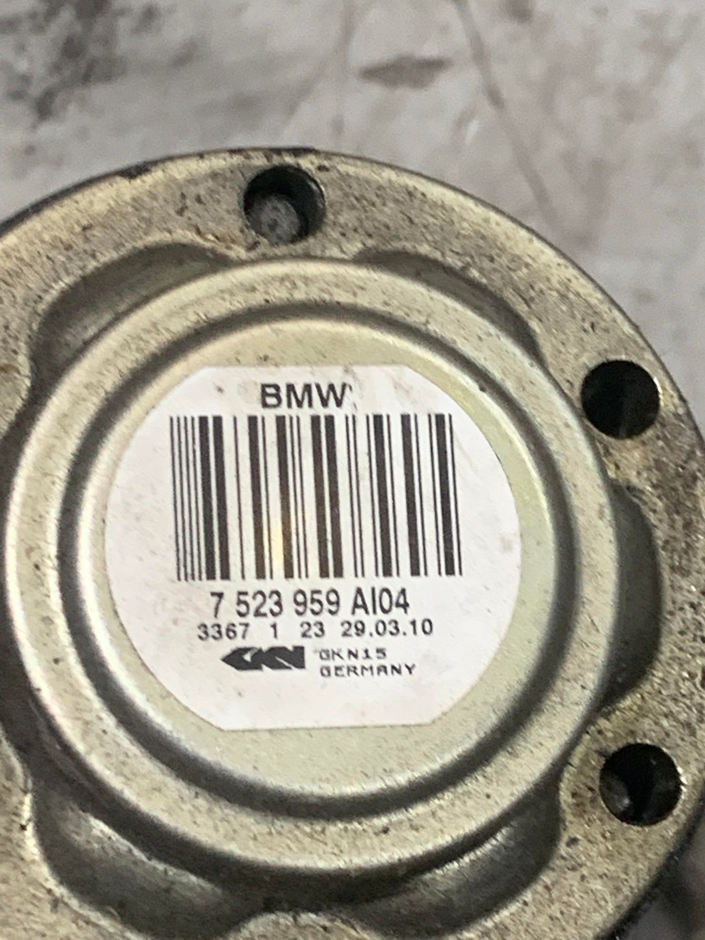 BMW 1 3 SERIES N46 REAR LEFT OUTPUT SHAFT AND HUB 7523959