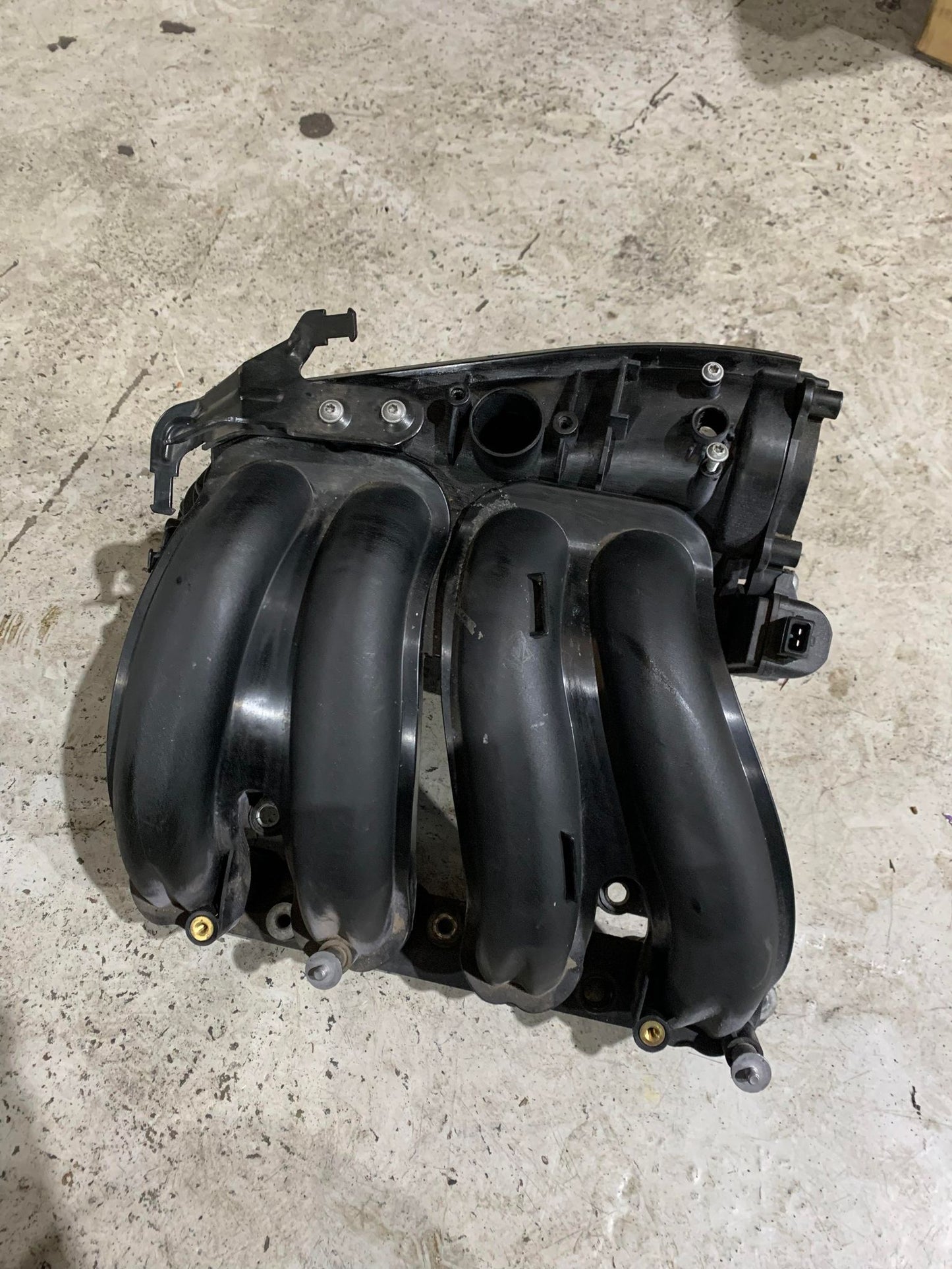 BMW 1 3 SERIES N46N INTAKE MAILFOLD