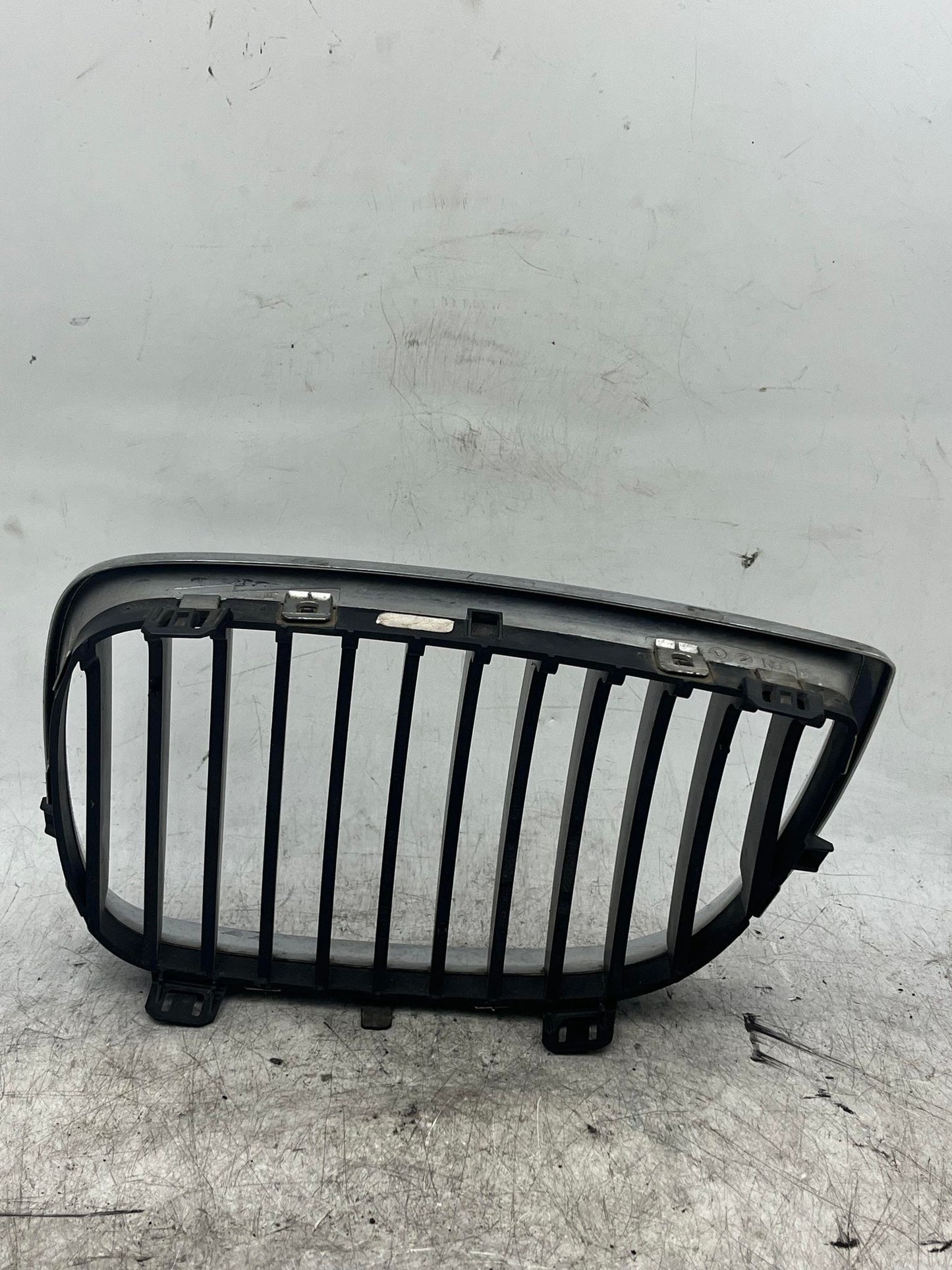 BMW 1 SERIES E87 CHROME RHS RIGHT FRONT KIDNEY GRILL 7077130