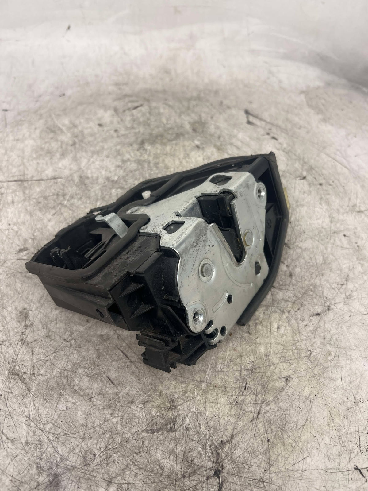 BMW 1 2 3 4 5 6 7 X SERIES FRONT RIGHT DOOR LOCK 7318422 - LRI Autoparts