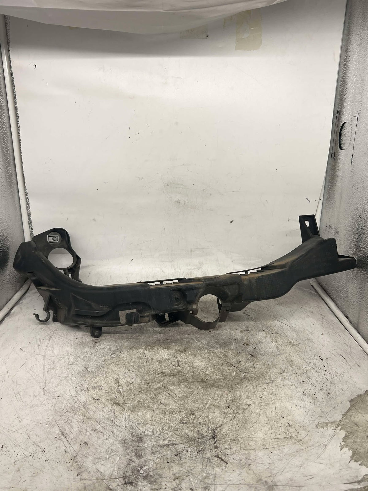 BMW 3 SERIES E92 E93 DRIVERS SIDE HEADLIGHT BRACKET 7154724 - LRI Autoparts