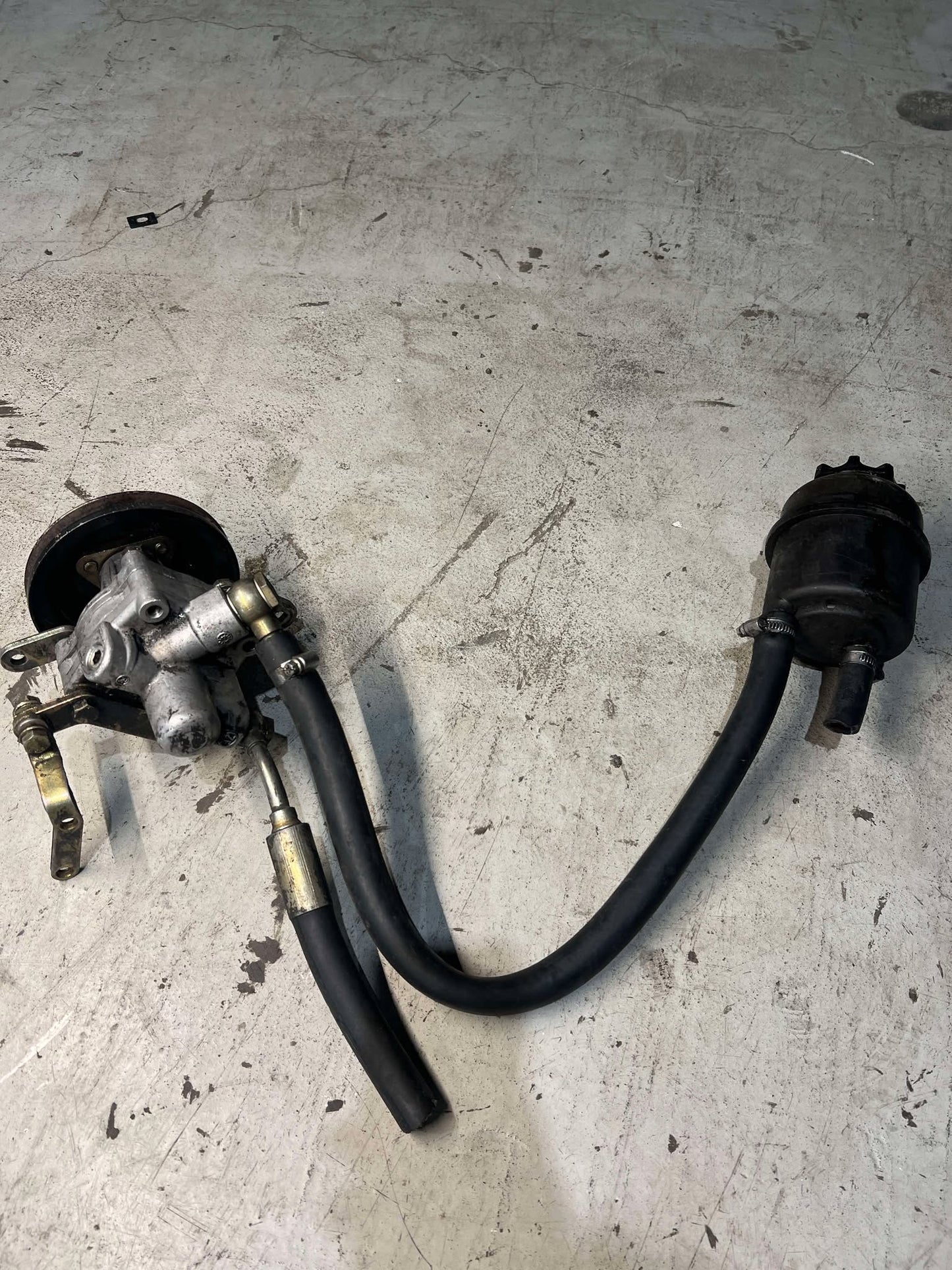 BMW E30 M20 POWER STEERING PUMP