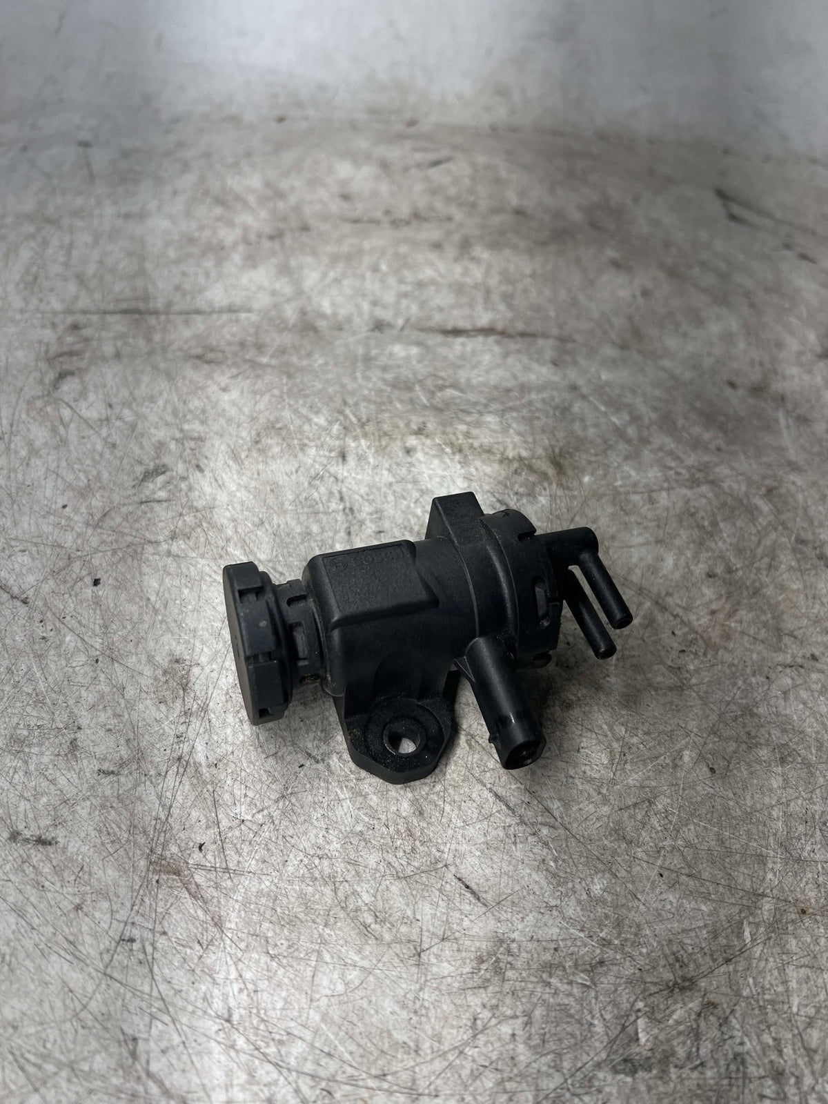 BMW TURBO BOOST PRESSURE CONVERTER 7811814